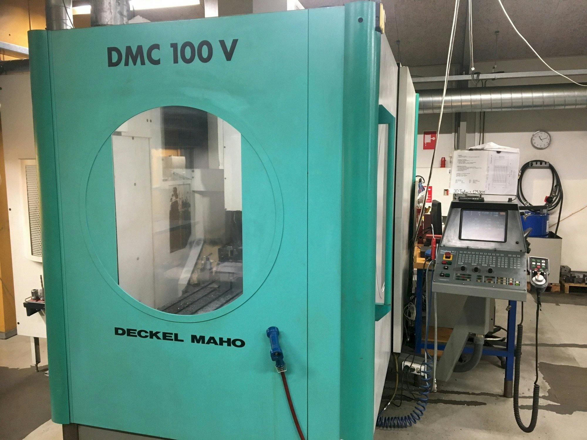 Widok z przodu maszyny DECKEL DMC 100V