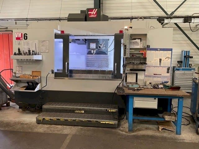Widok z przodu maszyny HAAS VM-6