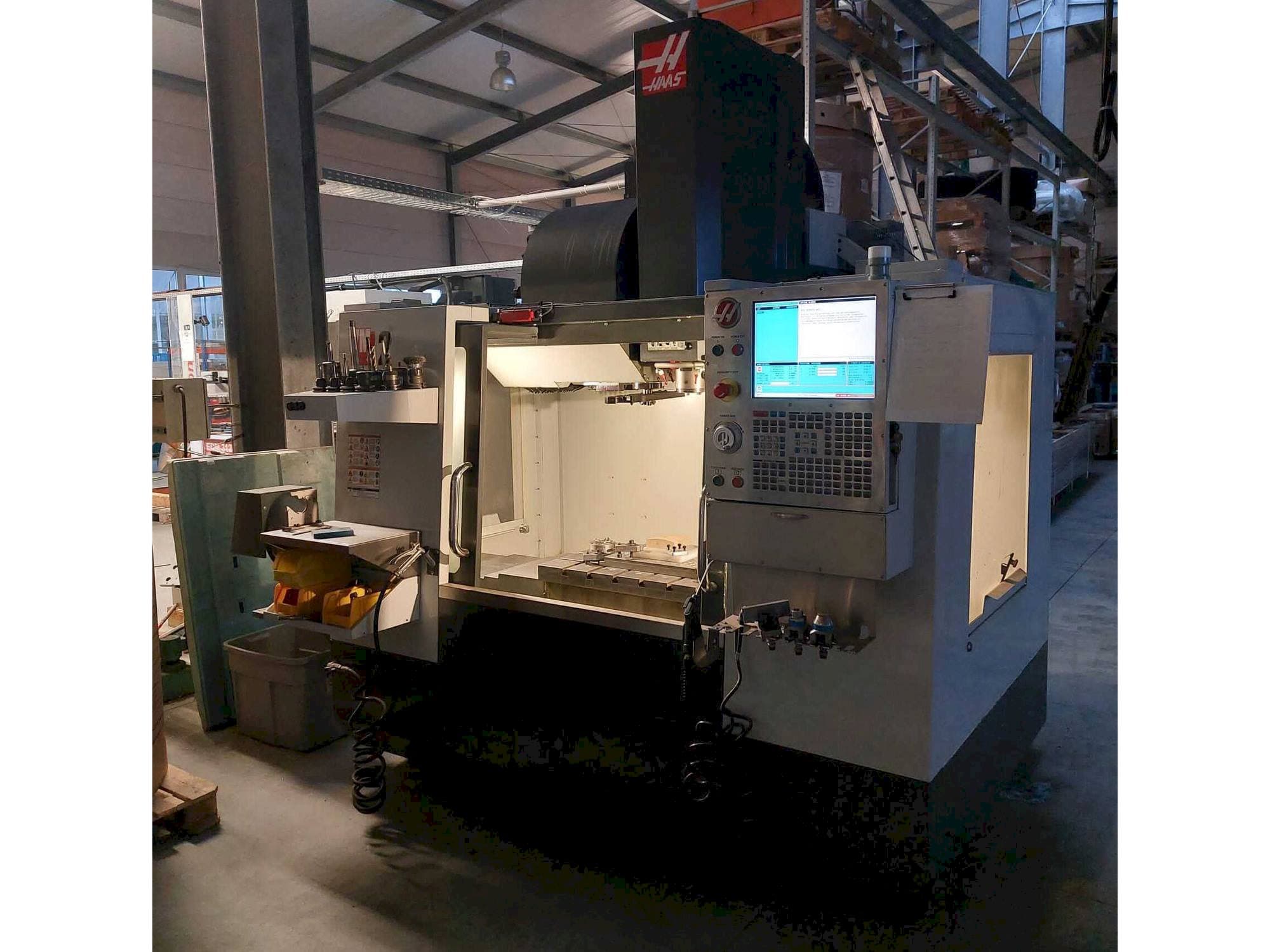 Widok z przodu maszyny HAAS VM-2