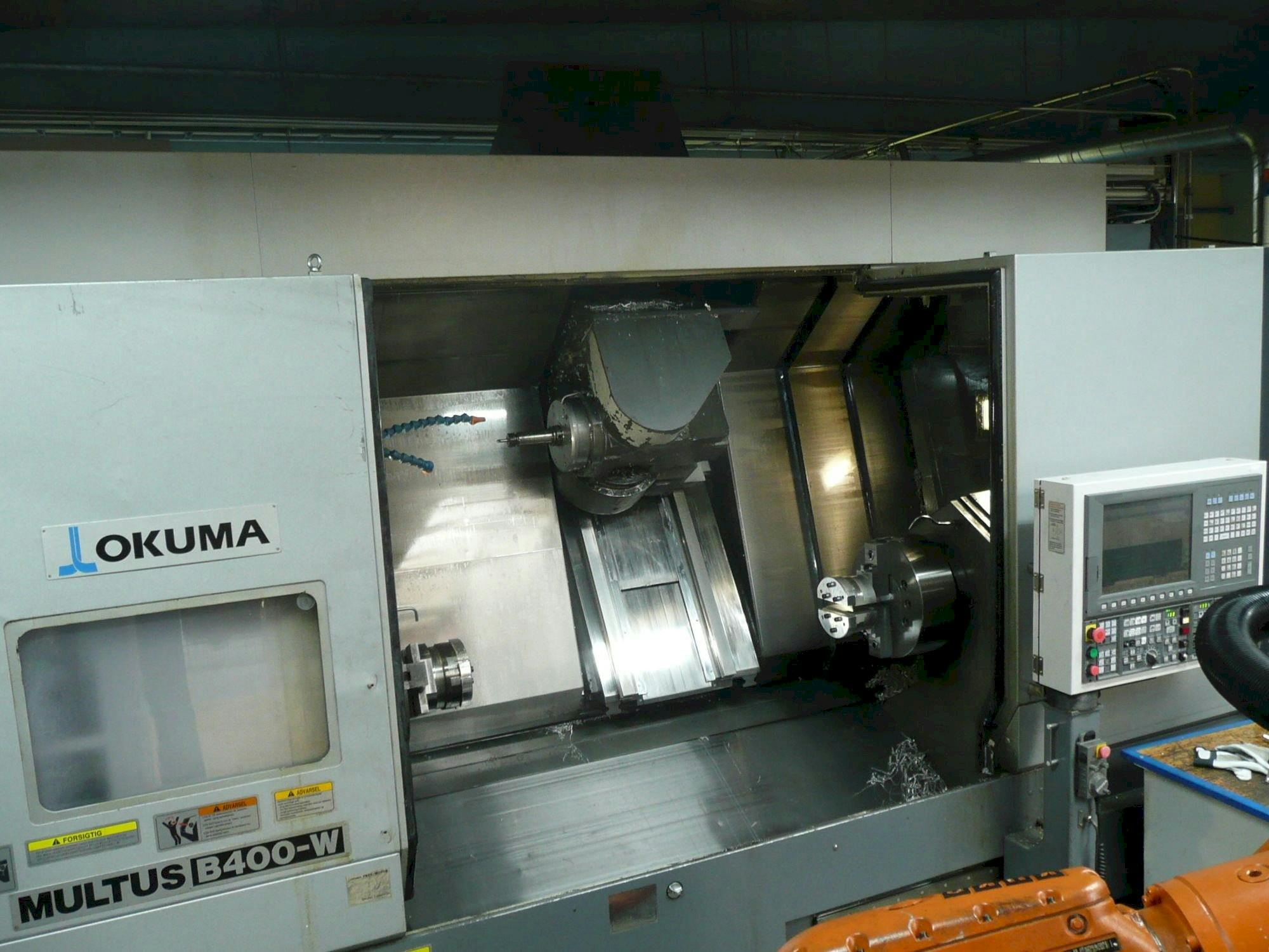 Widok z przodu maszyny Okuma MULTUS B400-W