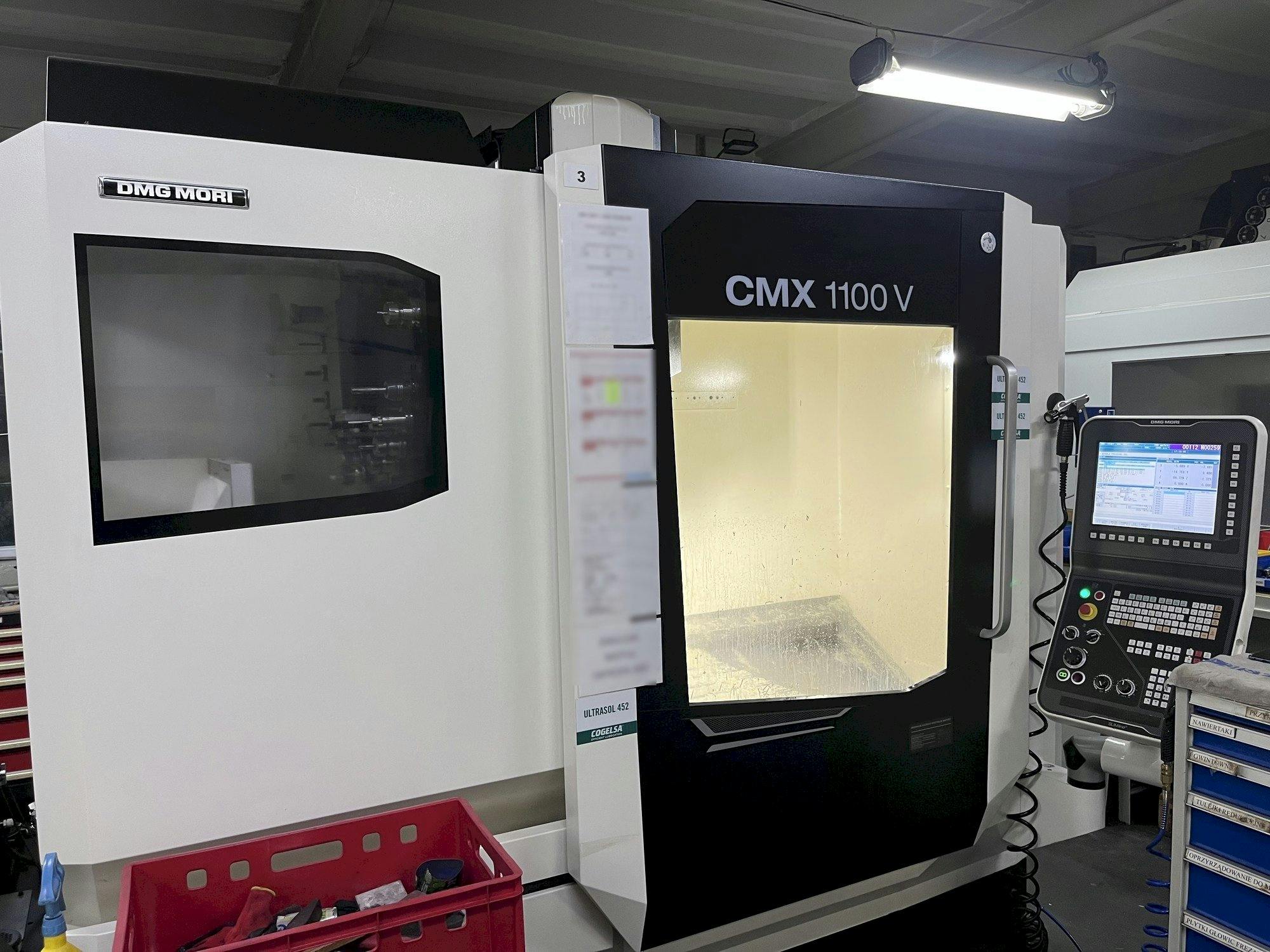 Widok lewej strony maszyny DMG MORI CMX 1100 V
