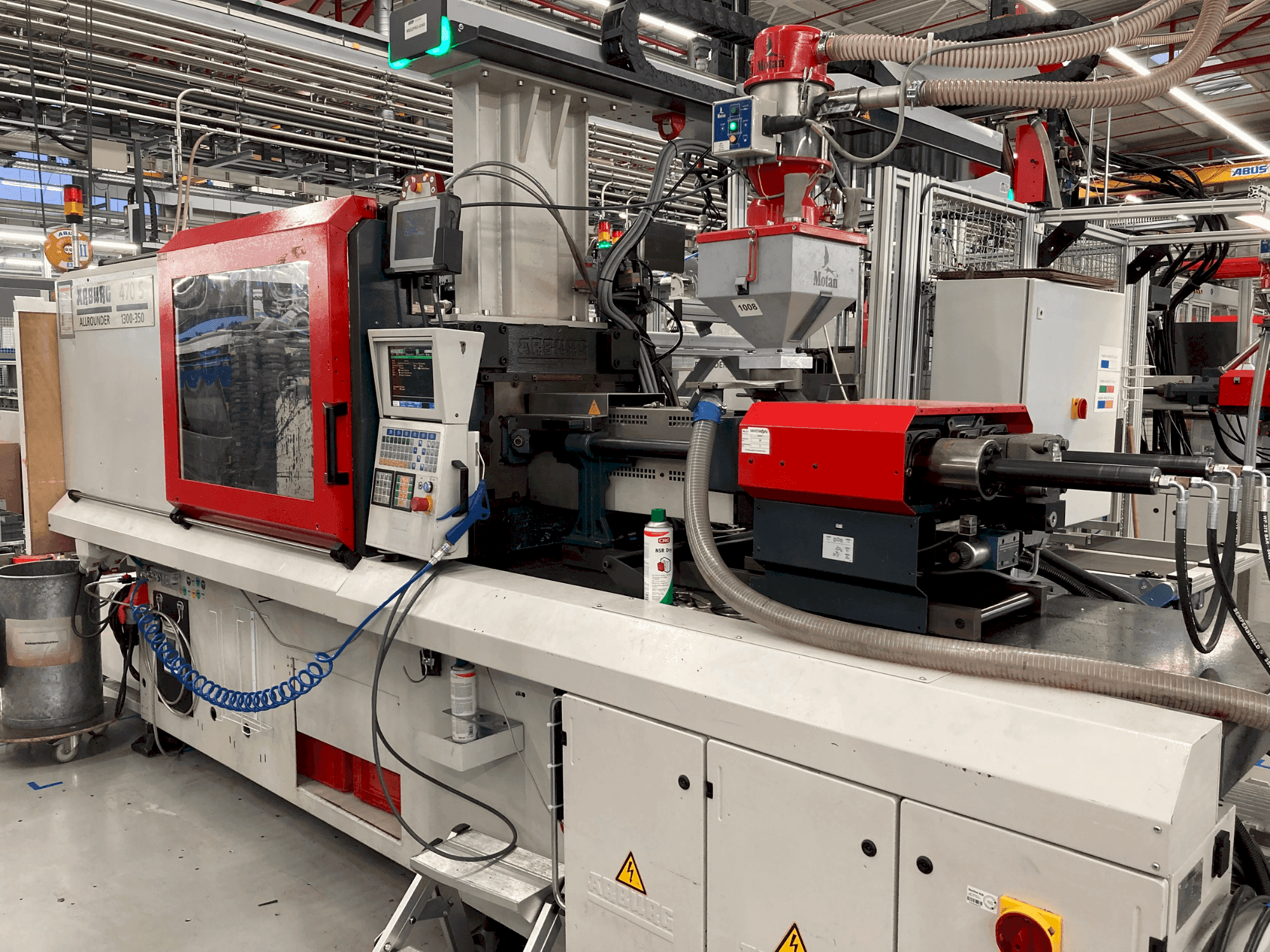 Widok z przodu maszyny Arburg Allrounder 470 S 1300-350