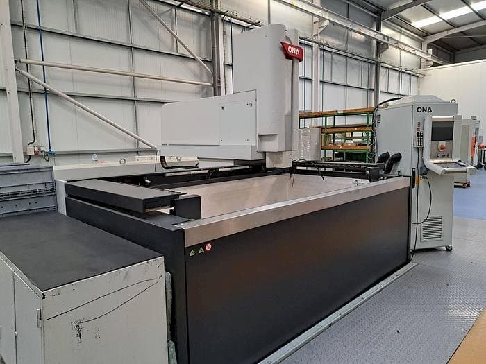 Widok z przodu maszyny ONA QX8 B1 L