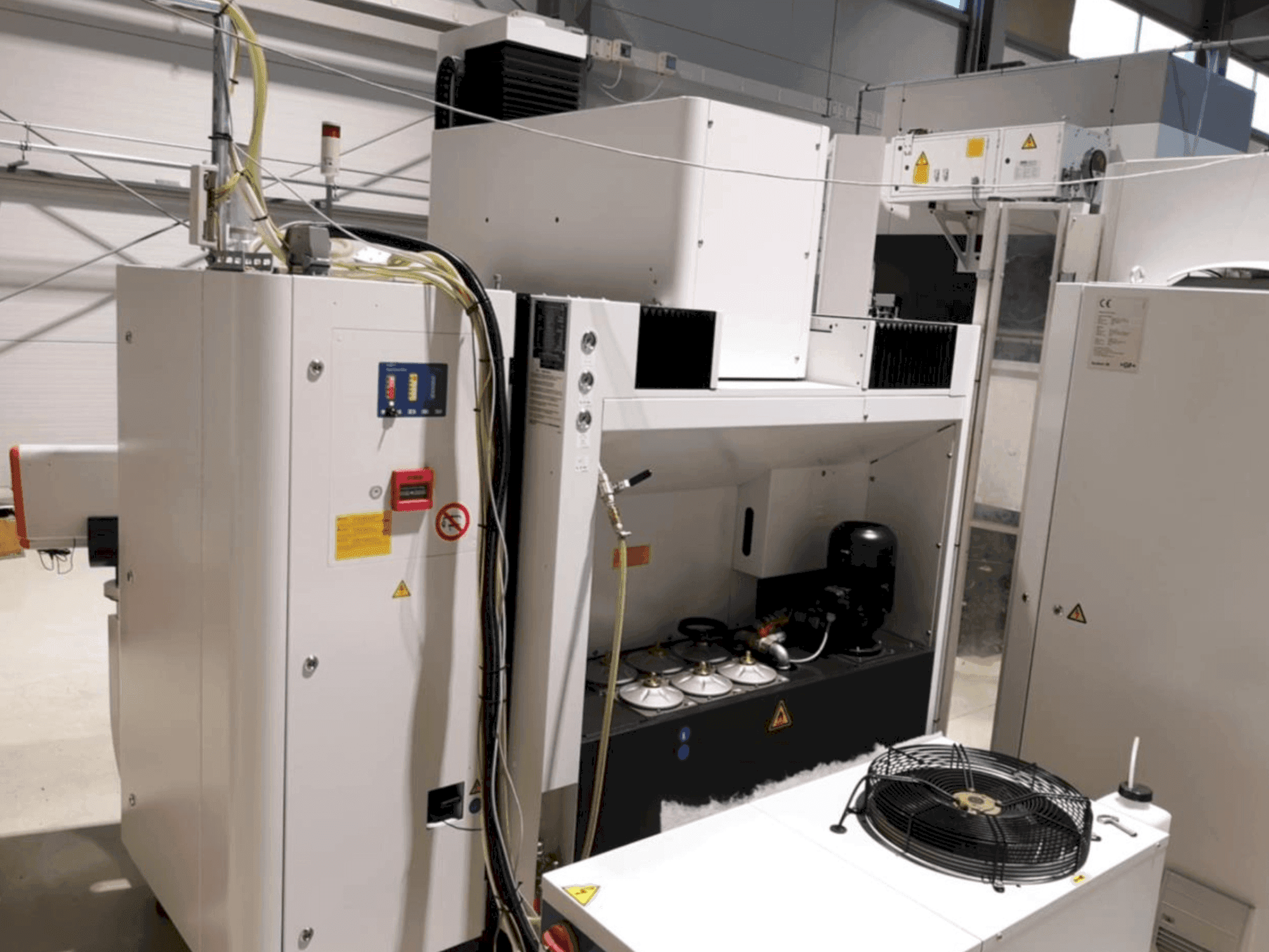 Widok z przodu maszyny AgieCharmilles FORM P 600