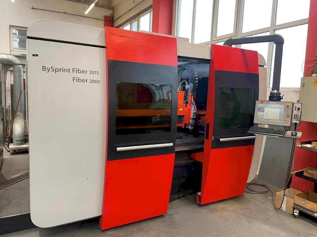 Widok lewej strony maszyny Bystronic BySprint Fiber 3015