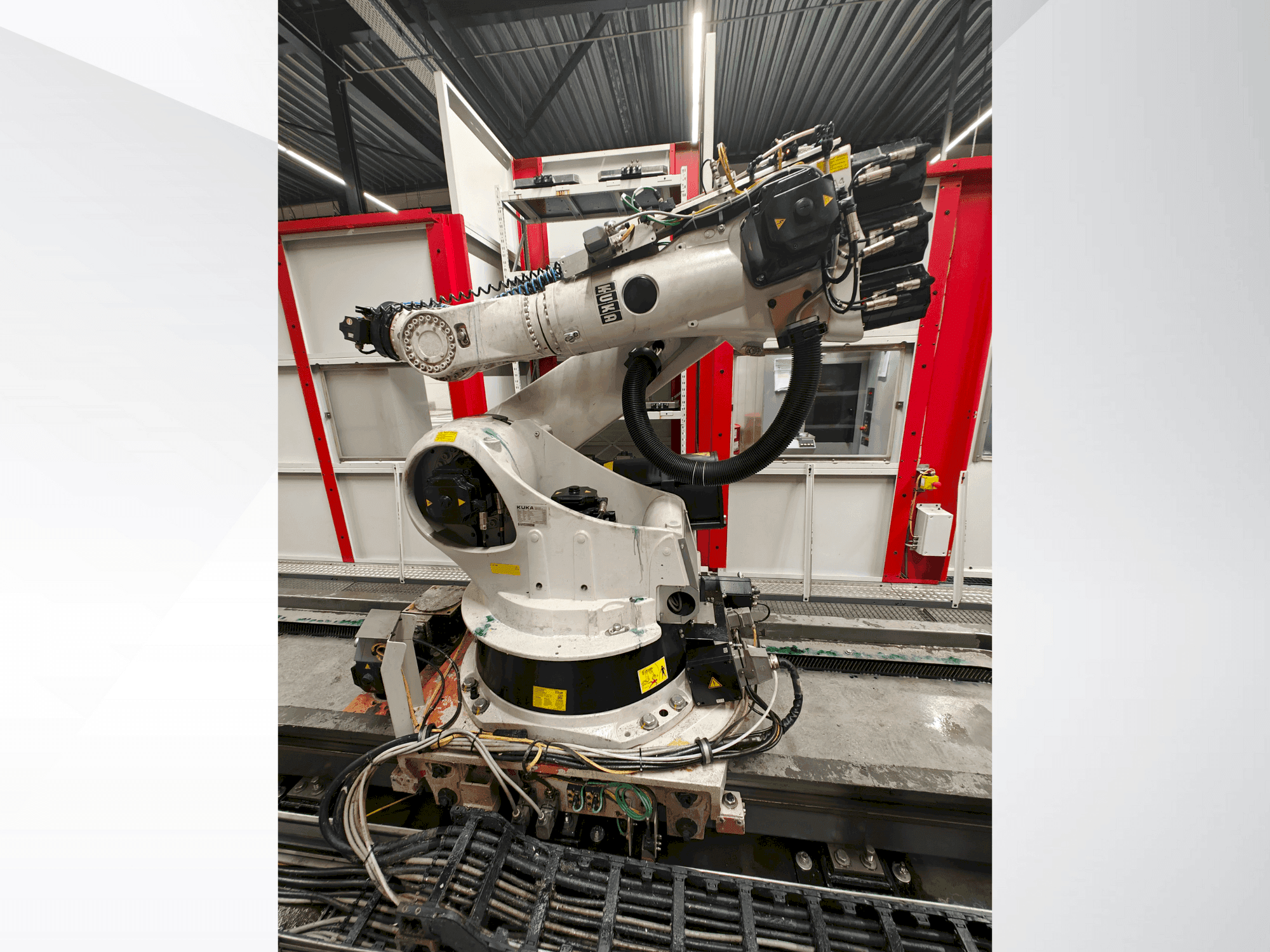 Widok z przodu maszyny KUKA KR 270-2