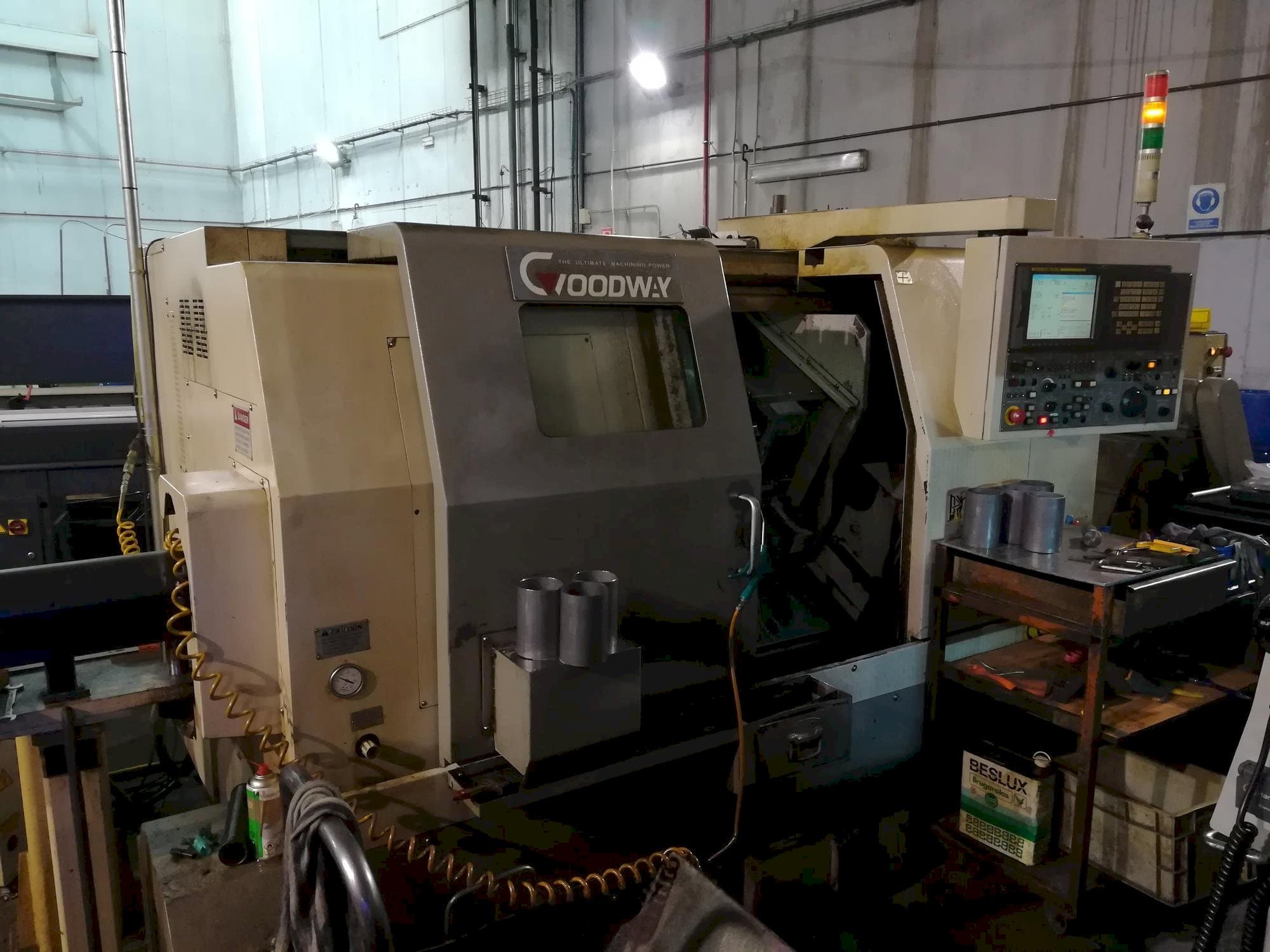 Widok z przodu maszyny Goodway GS 200
