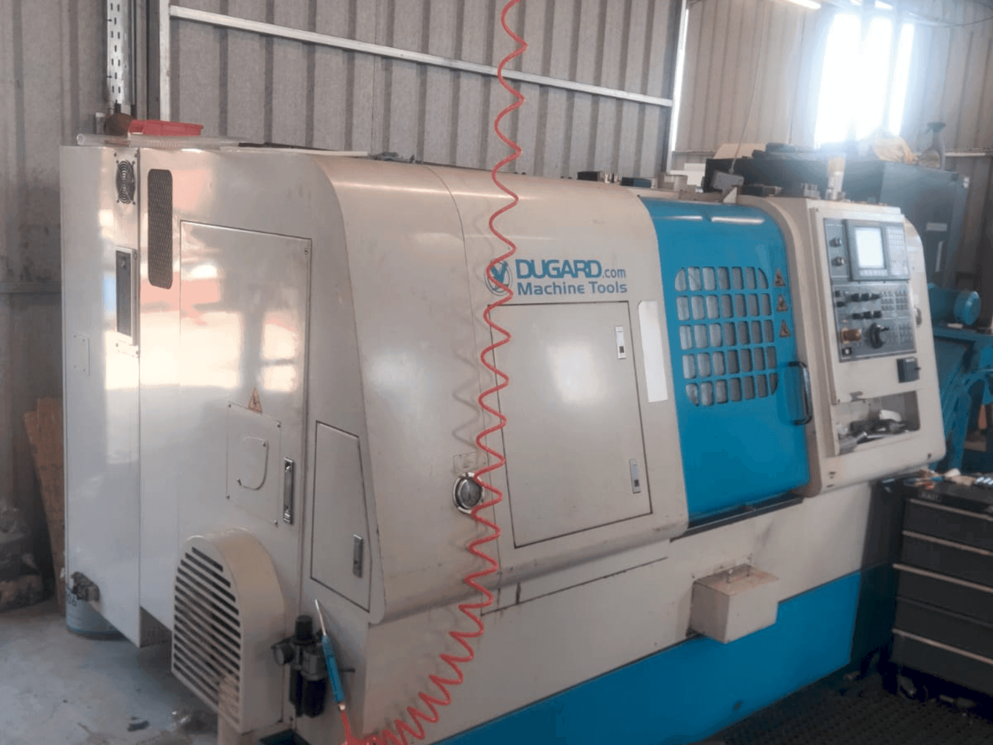 Widok z przodu maszyny Dugard Eagle 200