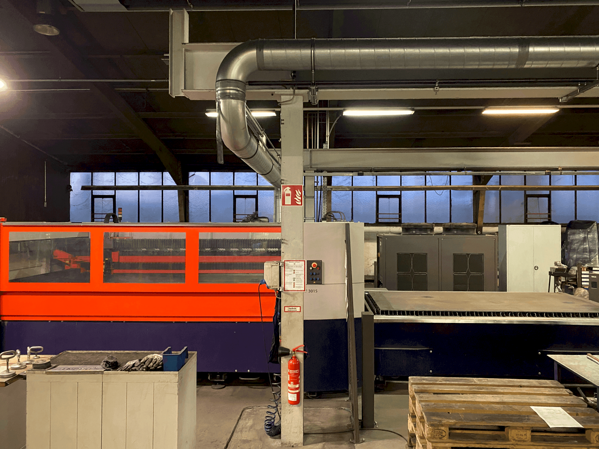 Widok z przodu maszyny Bystronic Bystar 3015/4400