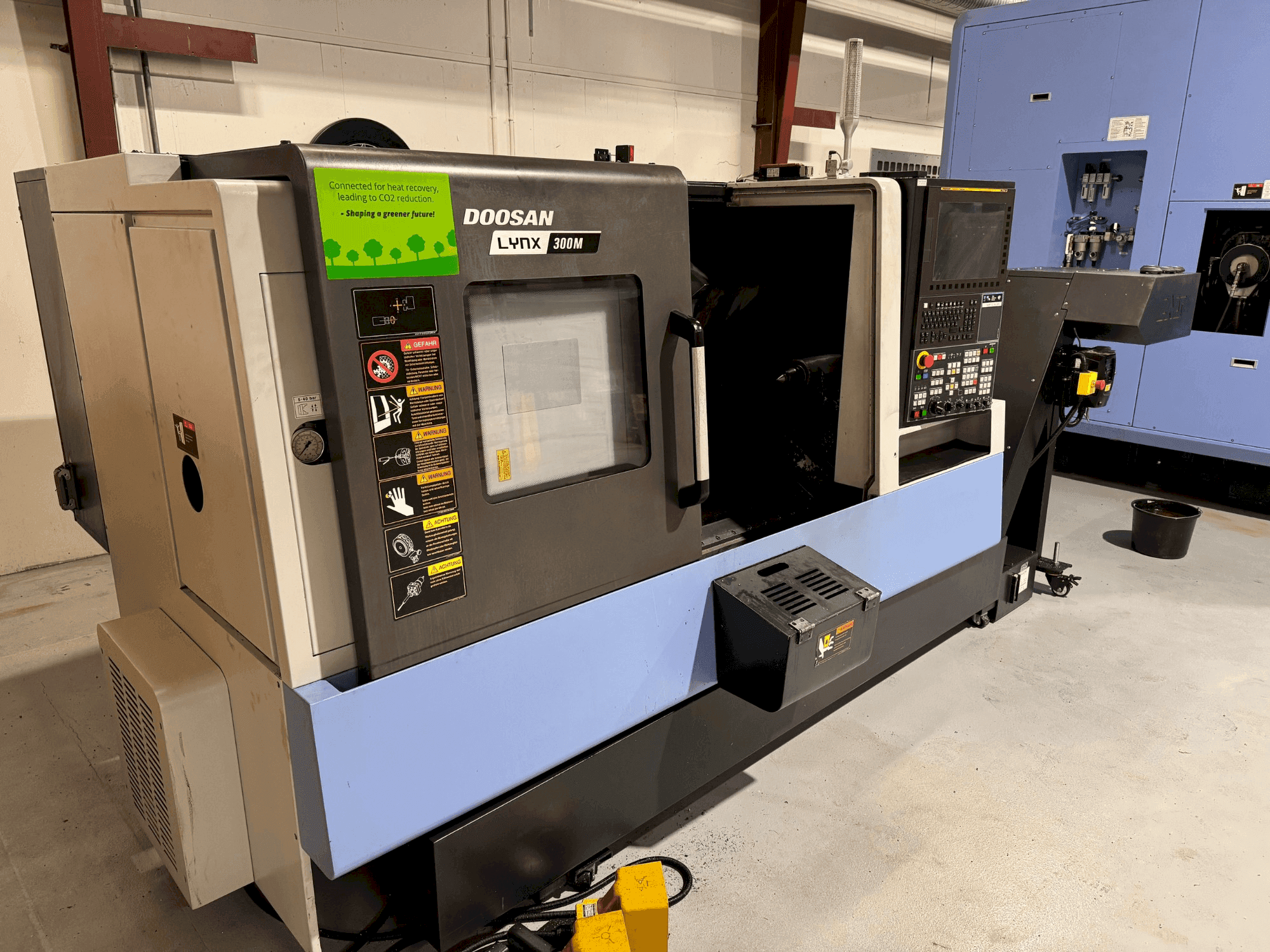 Widok z przodu maszyny DOOSAN LYNX 300M