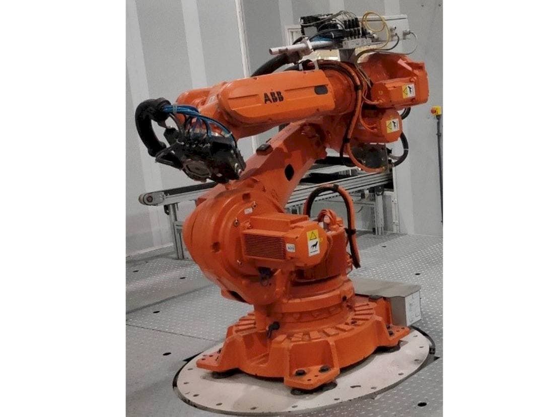 Widok z przodu maszyny ABB IRB 6620-150/2.2