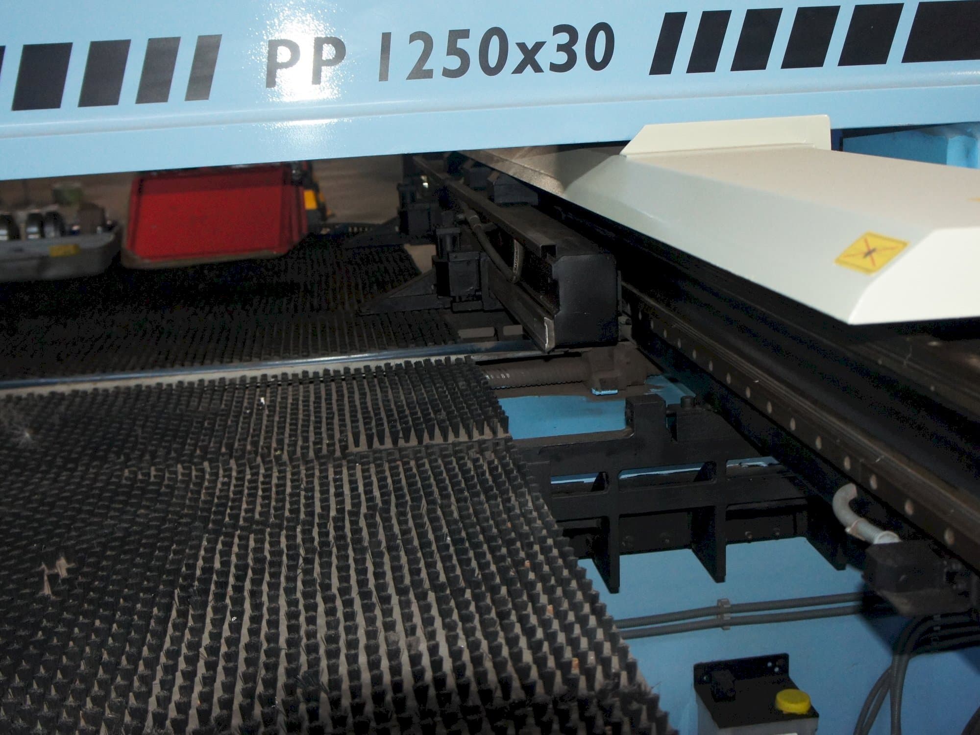 Widok z przodu maszyny Durma PP 12530