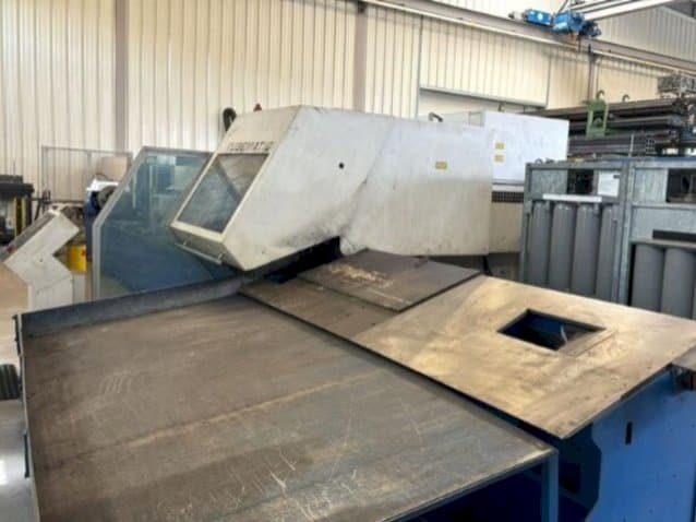 Widok z przodu maszyny TRUMPF TRUMATIC TLF 2700TM