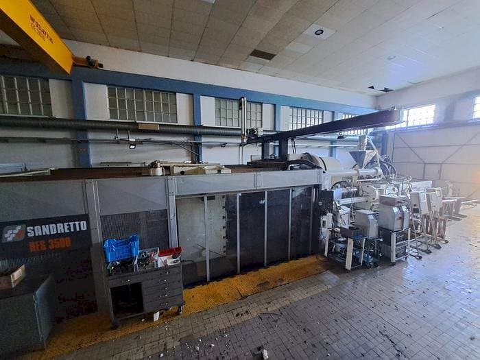 Widok z przodu maszyny SANDRETTO HES 3500