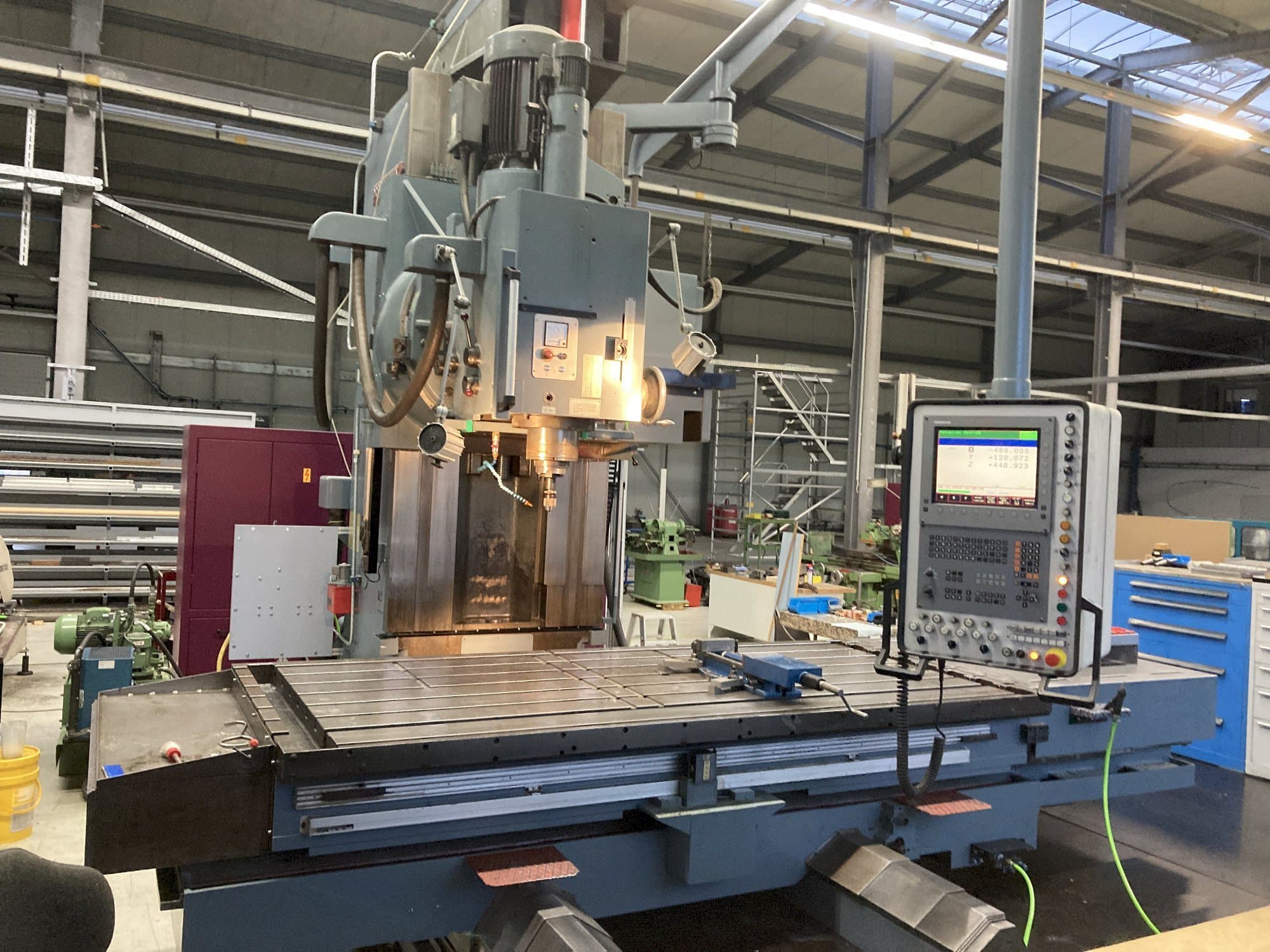 Widok z przodu maszyny Droop & Rein FS 130 SKE