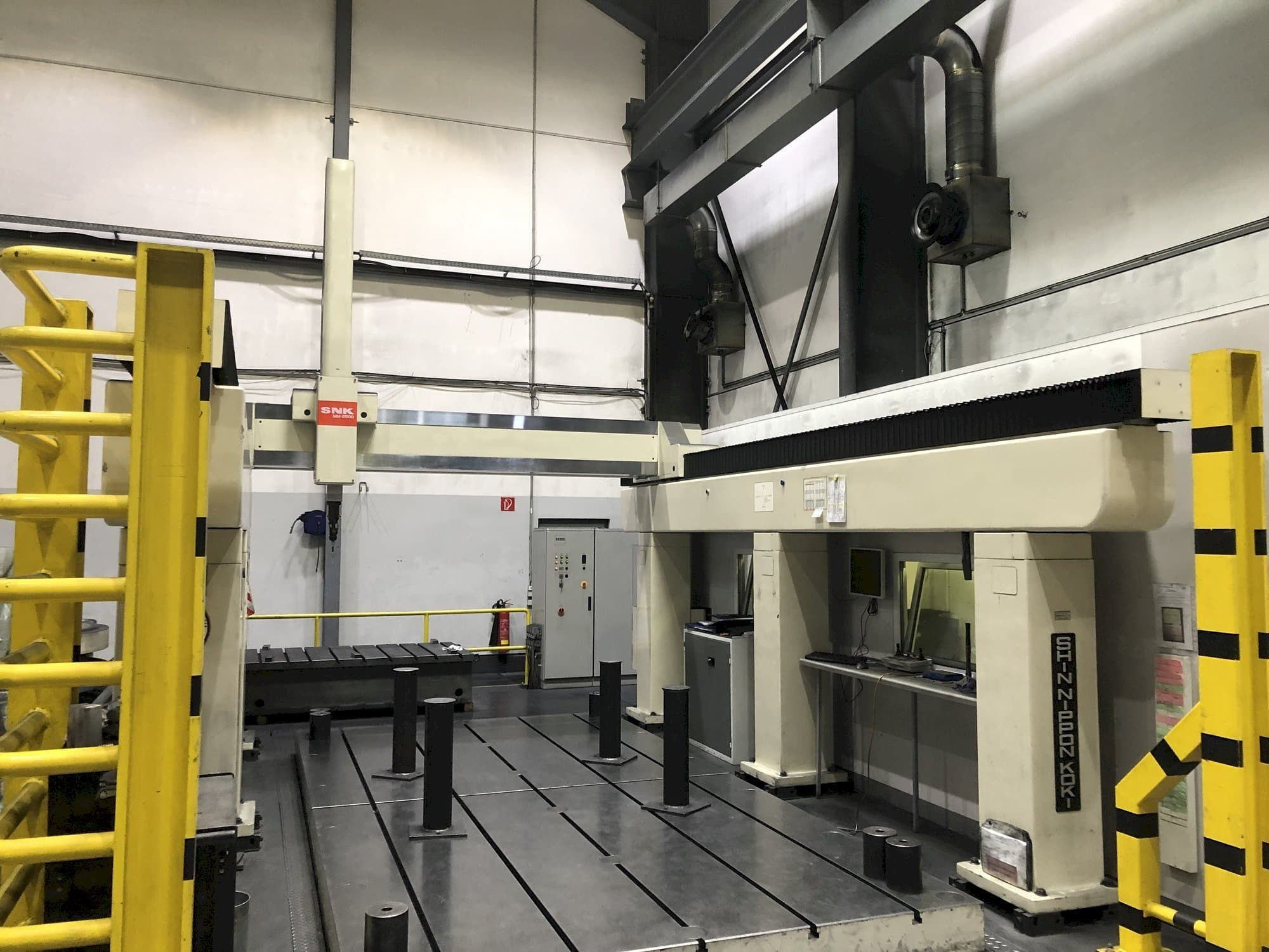 Widok z przodu maszyny SNK MM2500