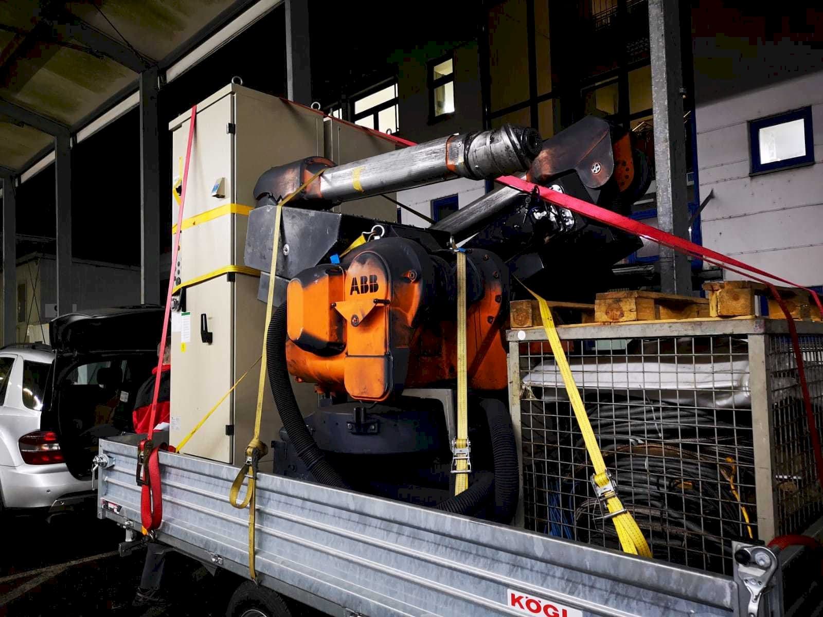 Widok z przodu maszyny ABB IRB 5400