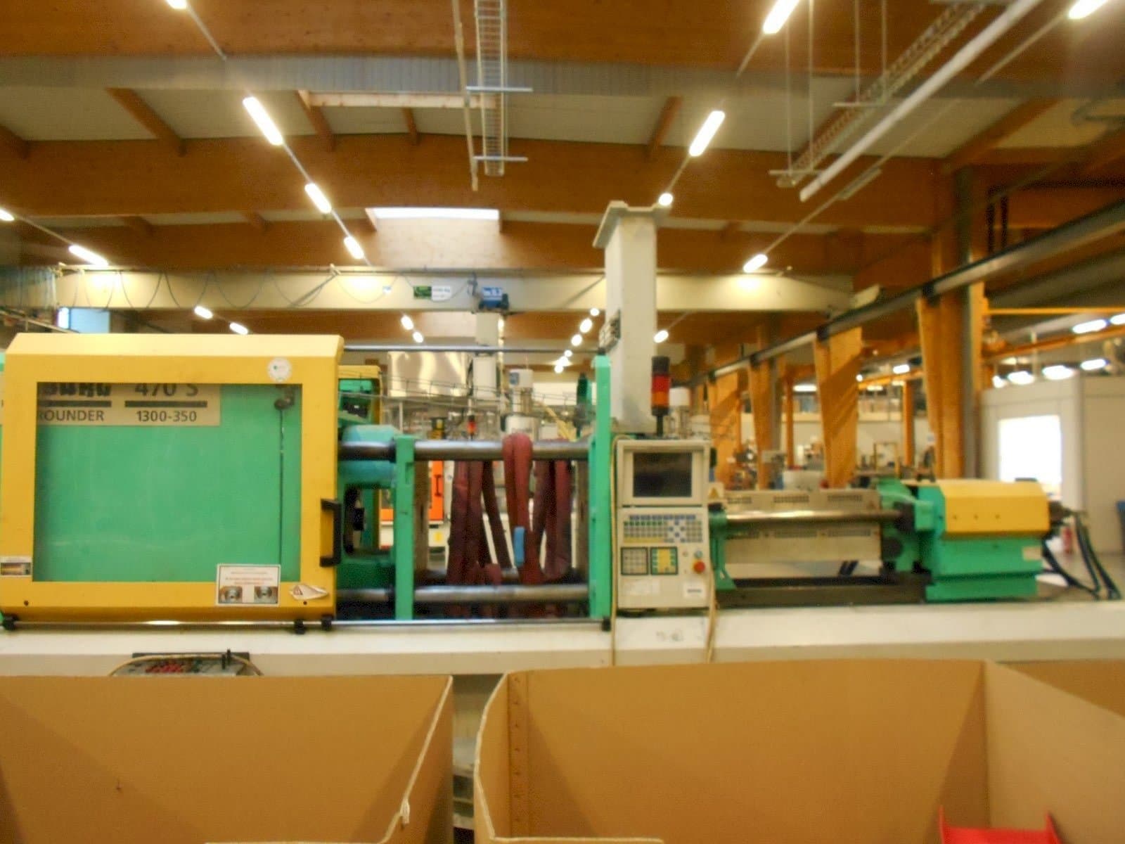 Widok z przodu maszyny Arburg Allrounder 470 S 1300-350