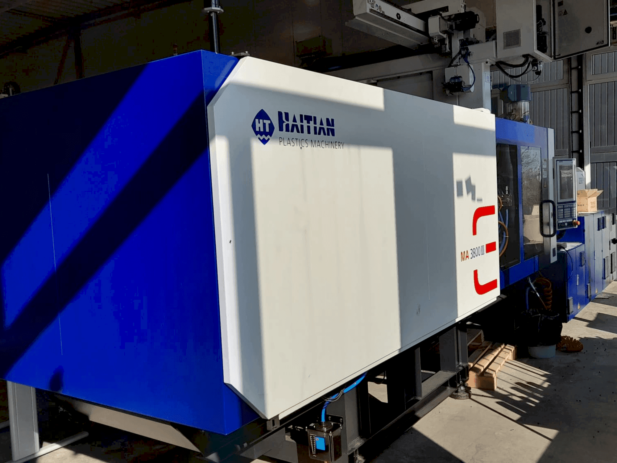 Widok z przodu maszyny HAITIAN MA 3800 III