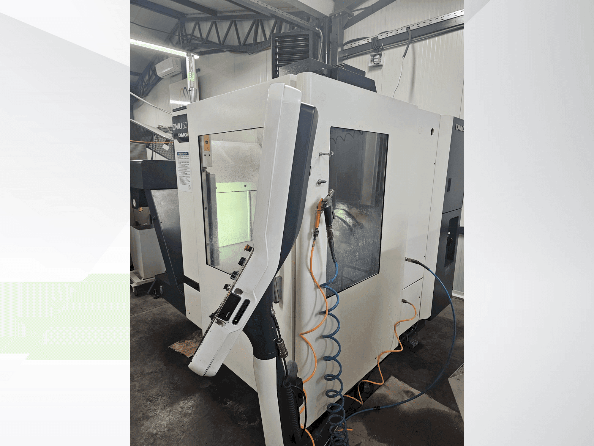 Widok z przodu maszyny DMG DECKEL MAHO DMU 50 eco