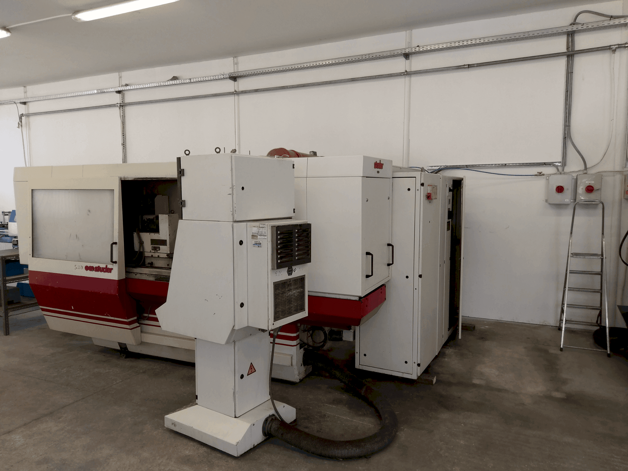 Widok z przodu maszyny STUDER S40