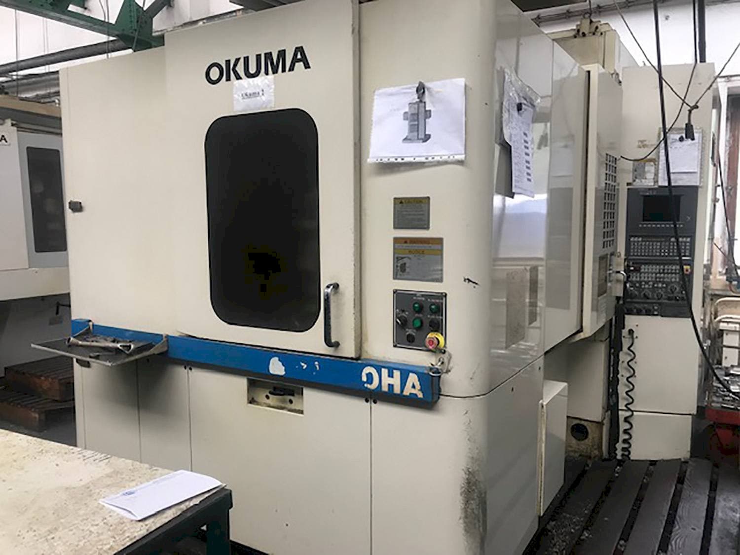 Widok z przodu maszyny Okuma MX-40HA