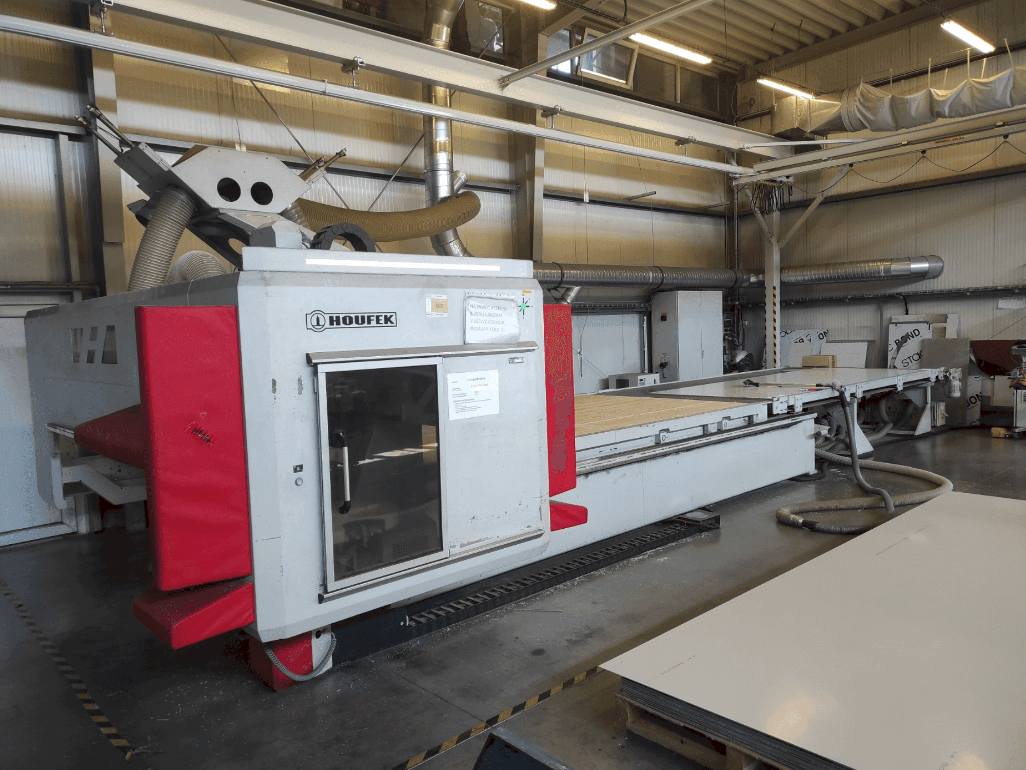 Widok z przodu maszyny Houfek Scorpion 422102-R3