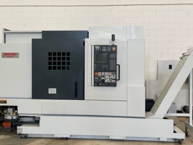 Widok z przodu maszyny MORI SEIKI NL 3000Y/700