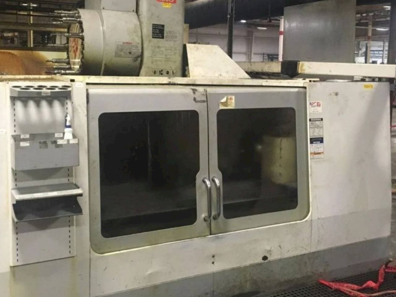 Widok z przodu maszyny HAAS VF-8B/40