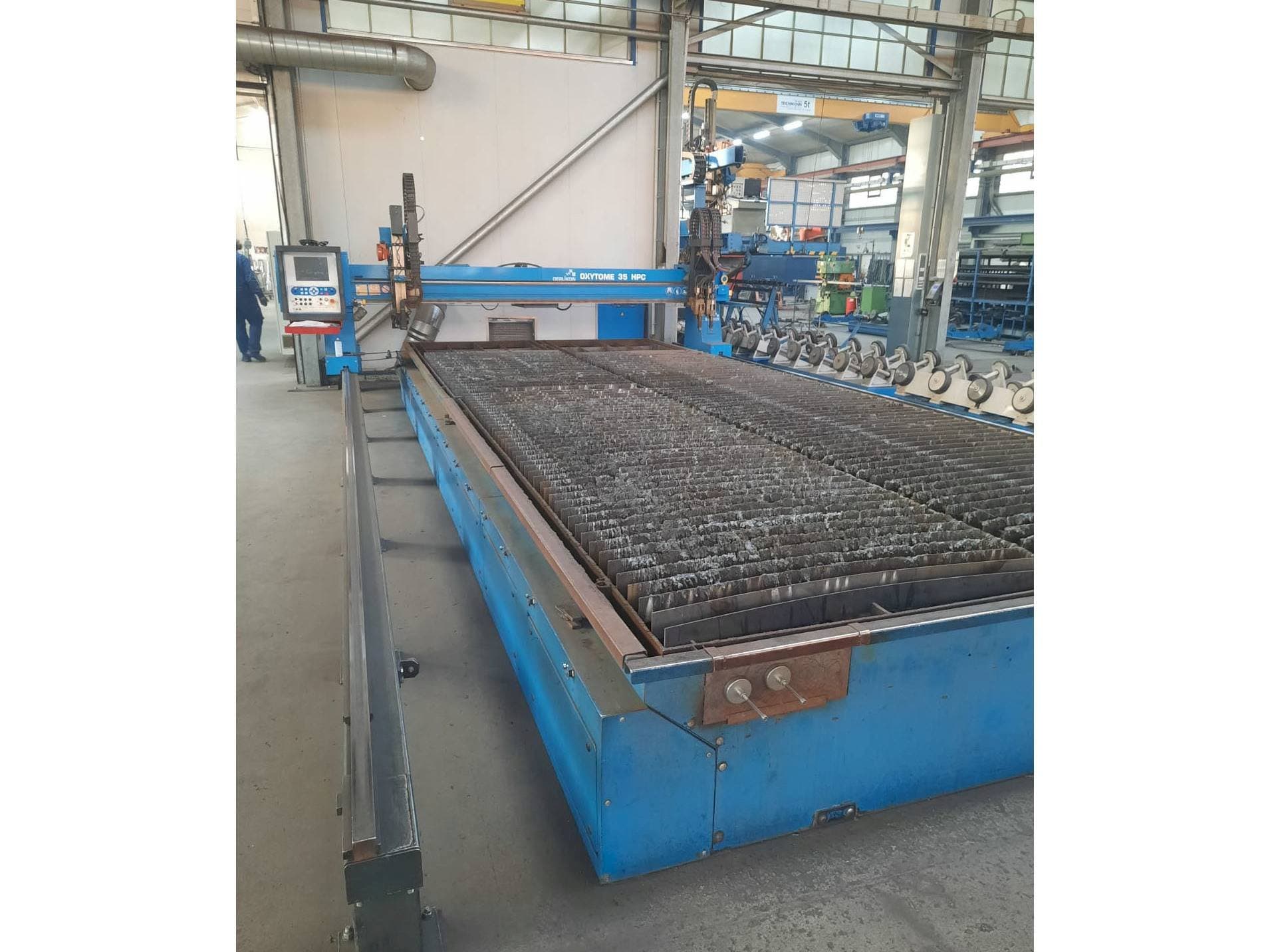 Widok z przodu maszyny Oerlikon Oxytome 35 HPC