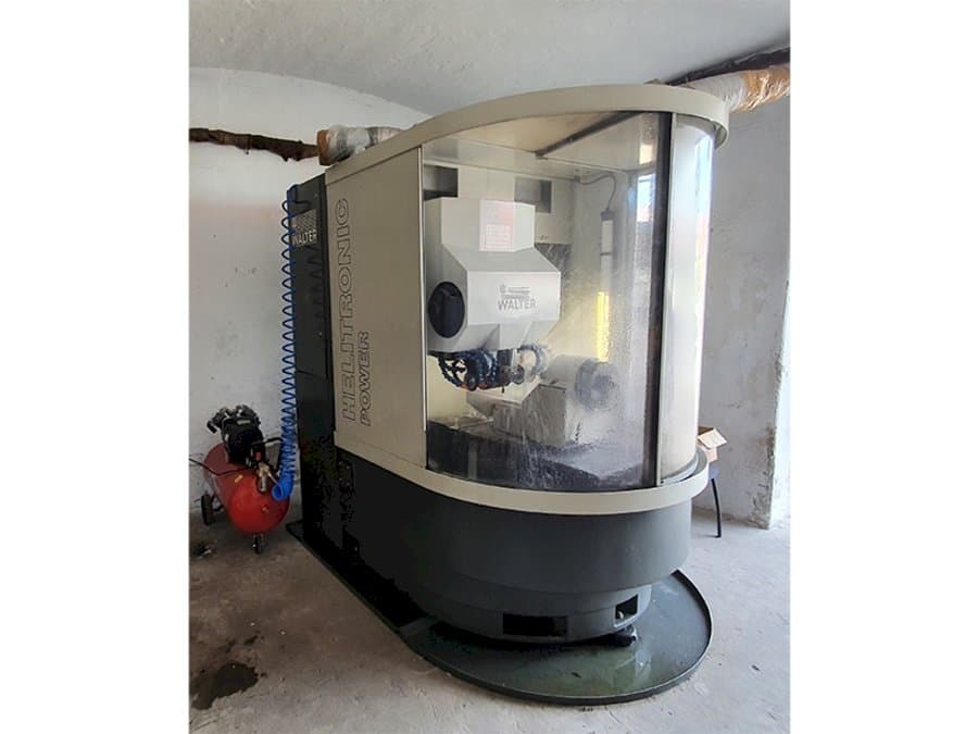 Widok z przodu maszyny Walter Helitronic Power