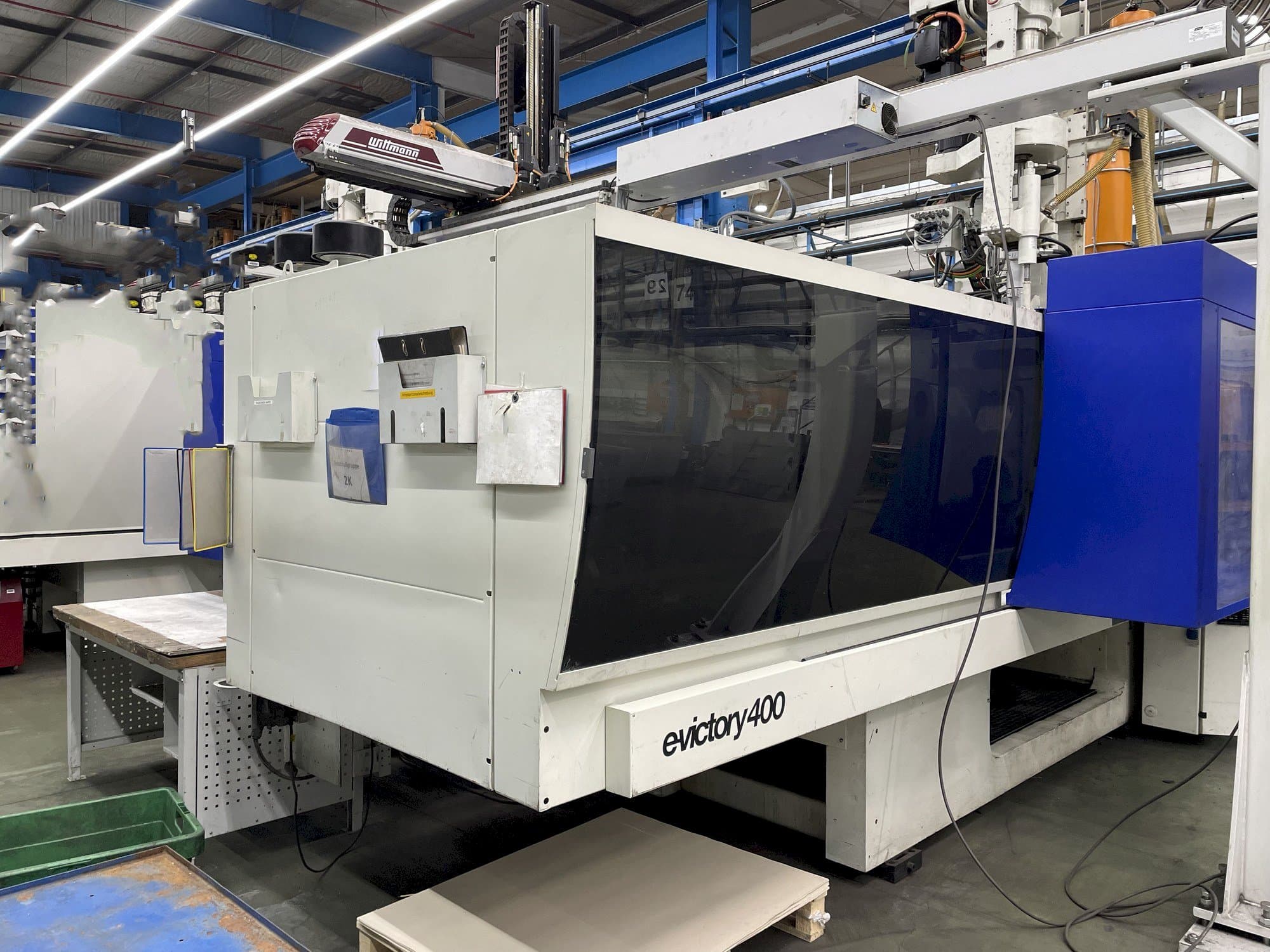 Widok z przodu maszyny ENGEL e-vc 1340H/310V/400