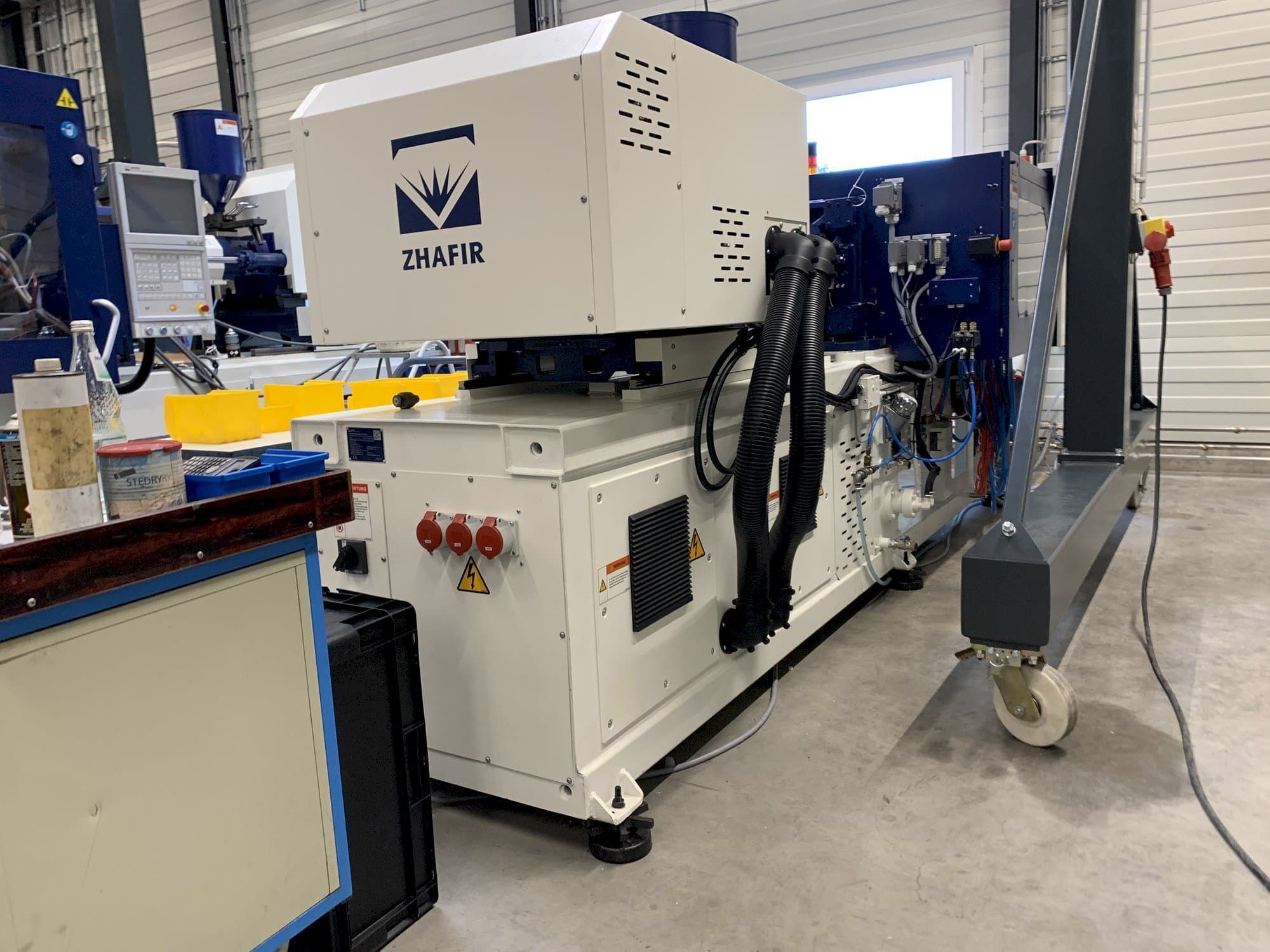 Widok lewej strony maszyny ZHAFIR ZERES 600 Haitian