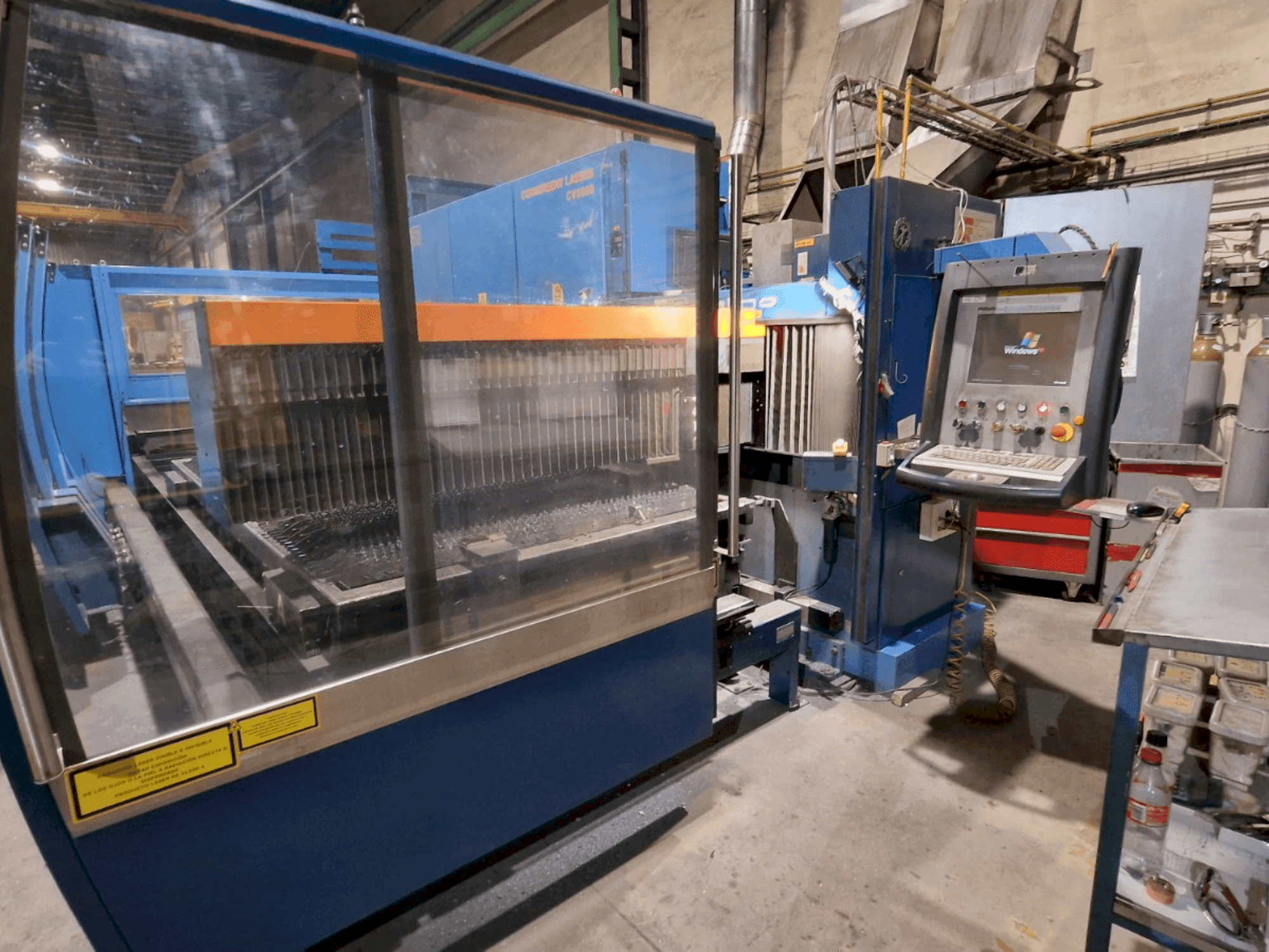 Widok z przodu maszyny Prima Industrie PLATINO 1530