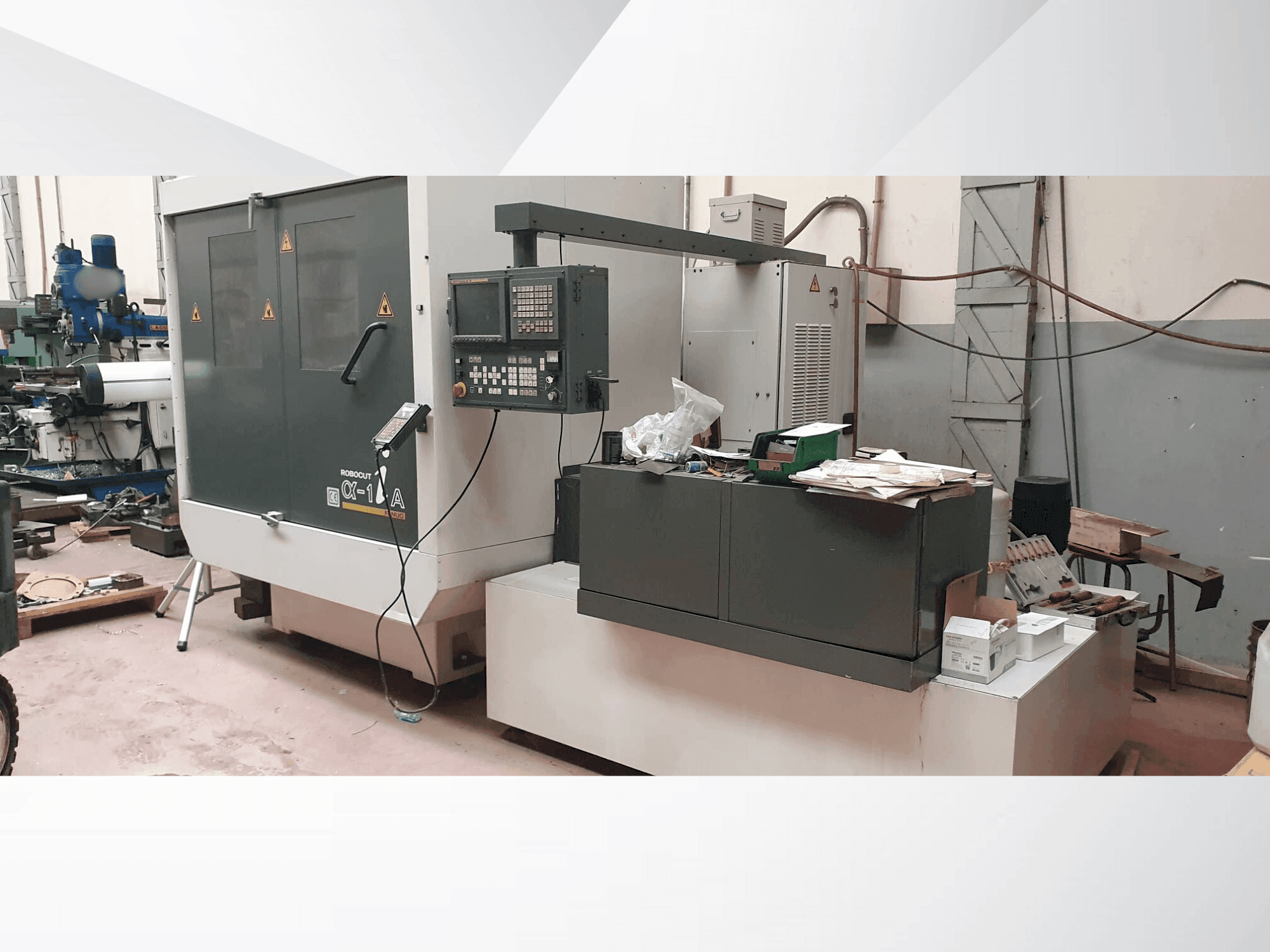 Widok z przodu maszyny FANUC Aplha-1iA