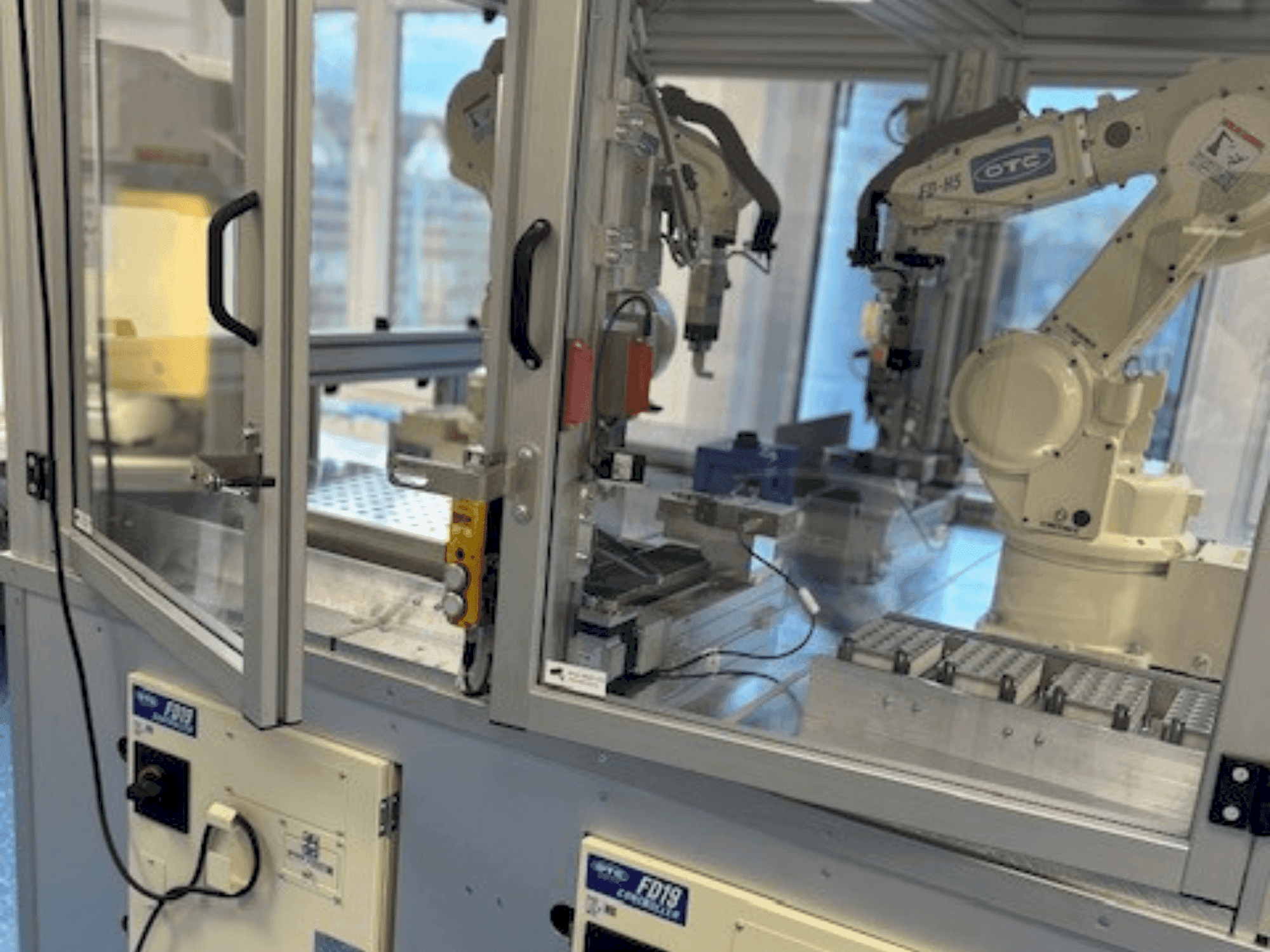 Widok z przodu maszyny OTC Daihen NH52-NEFC