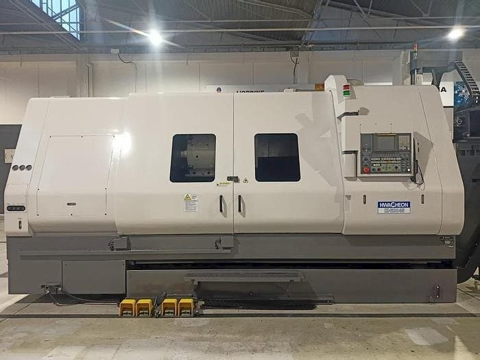 Widok z przodu maszyny HWACHEON HI-ECO 45