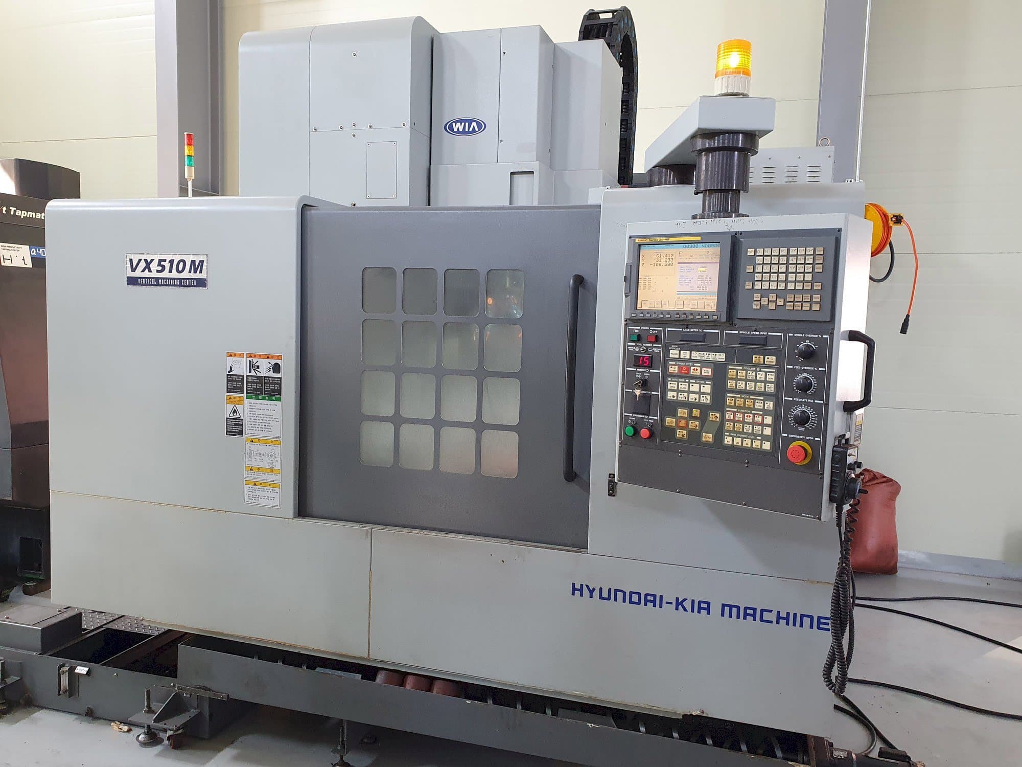 Widok z przodu maszyny Hyundai Kia VX510M