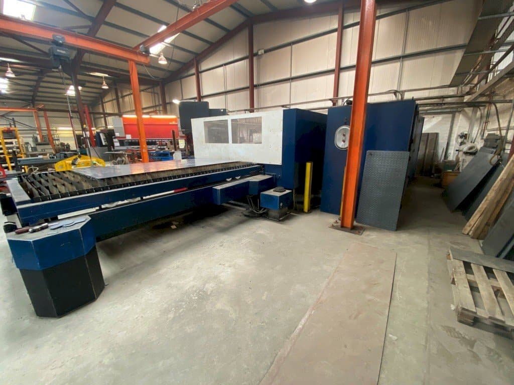 Widok z przodu maszyny Trumpf TRUMATIC L3030