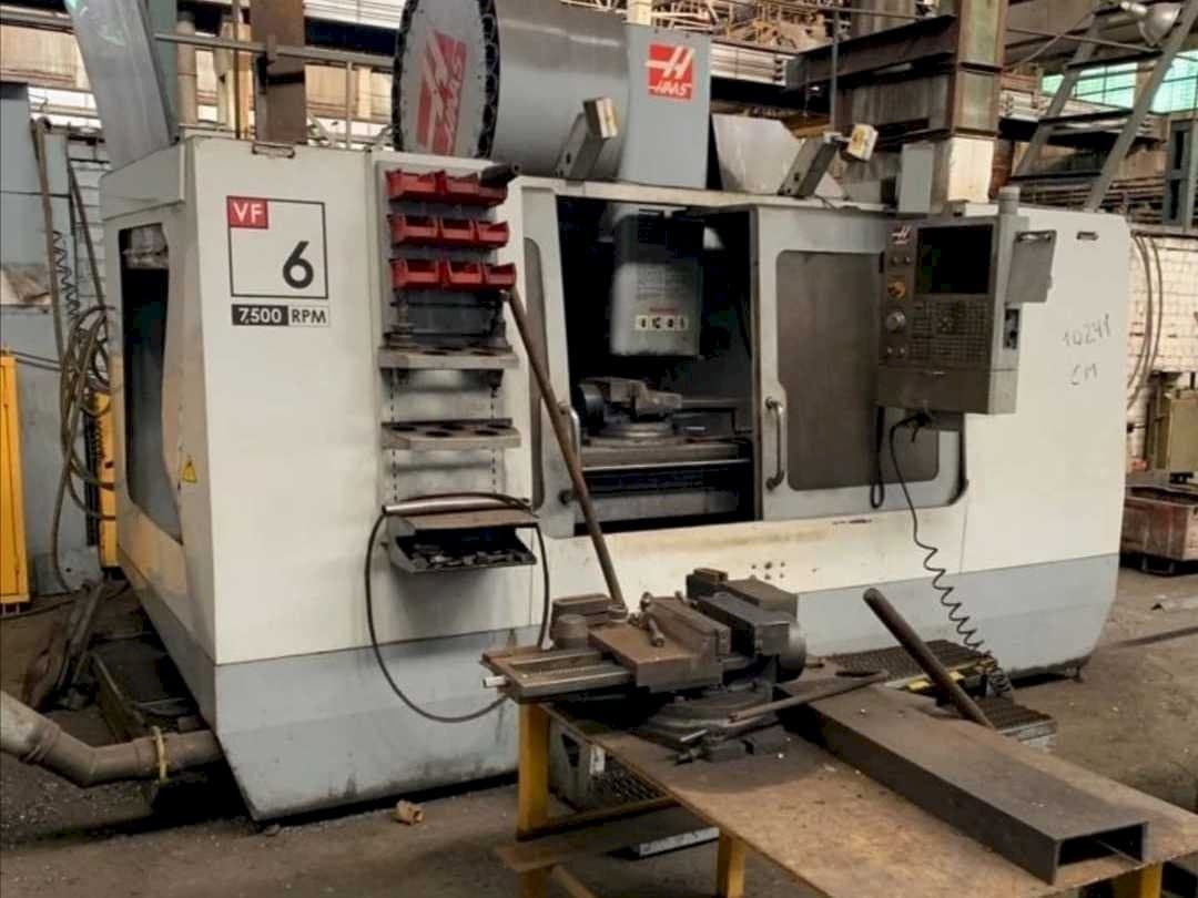 Widok z przodu maszyny HAAS VF-6/50