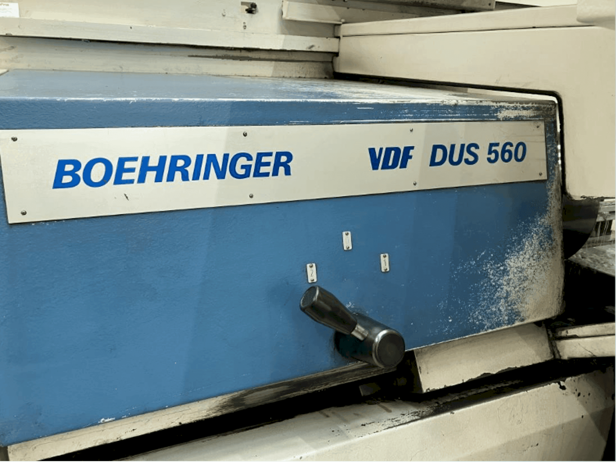 Widok z przodu maszyny BOEHRINGER VDF DUS 560