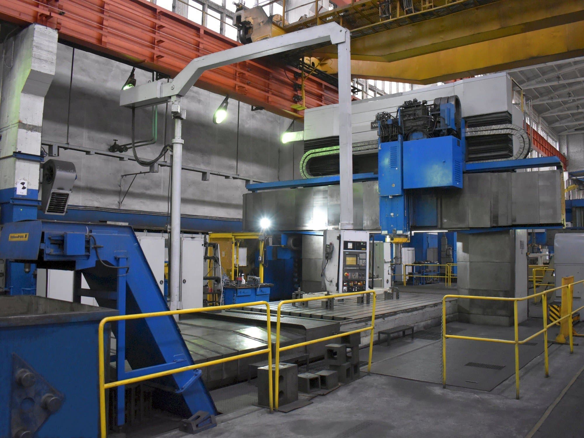 Widok z przodu maszyny WALDRICH COBURG 17S 10FP 300 NC