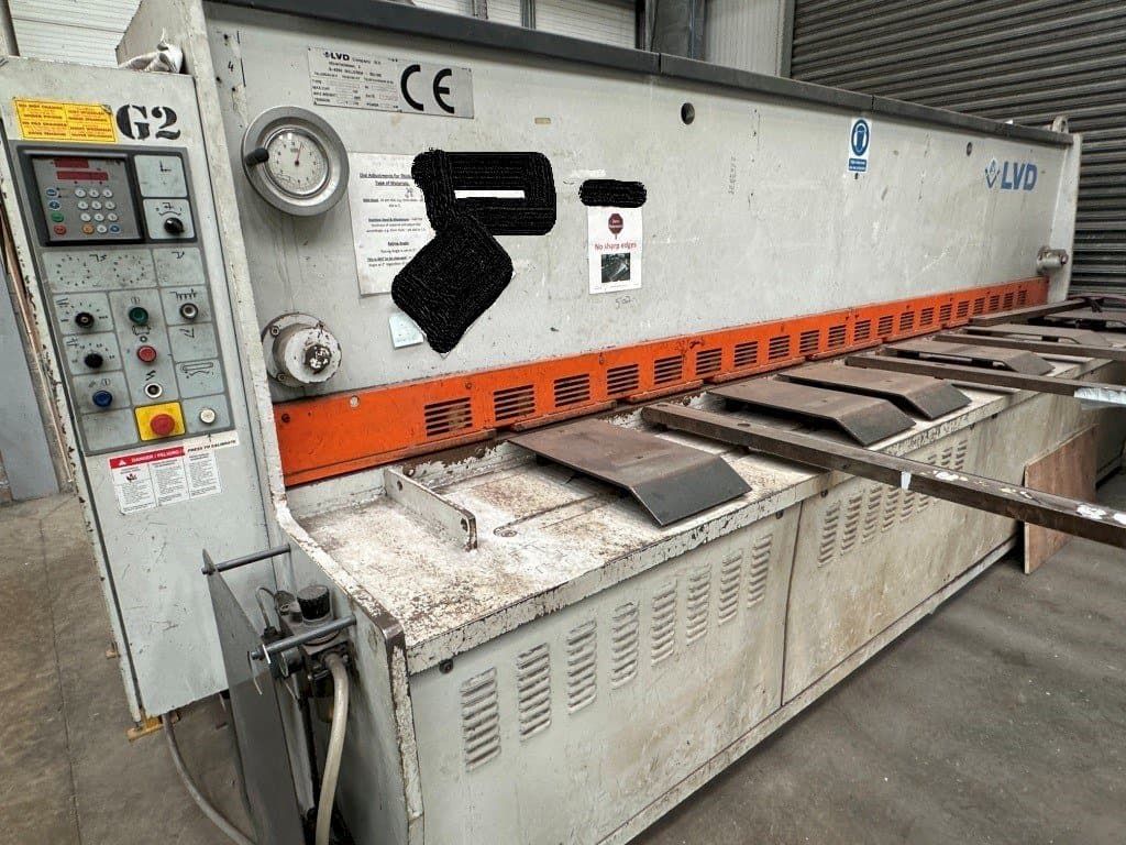 Widok z przodu maszyny LVD HST-C 40/6