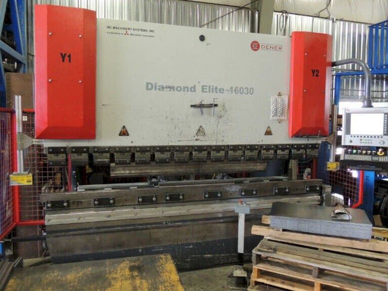 Widok z przodu maszyny Mitsubishi Dener Diamond Elite 16030