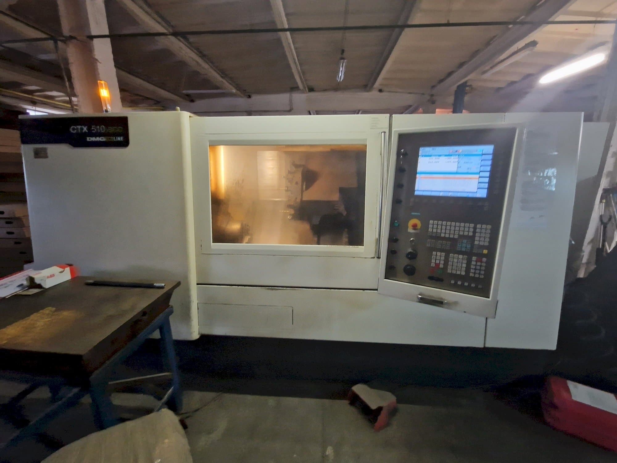 Widok z przodu maszyny DMG CTX 510 eco
