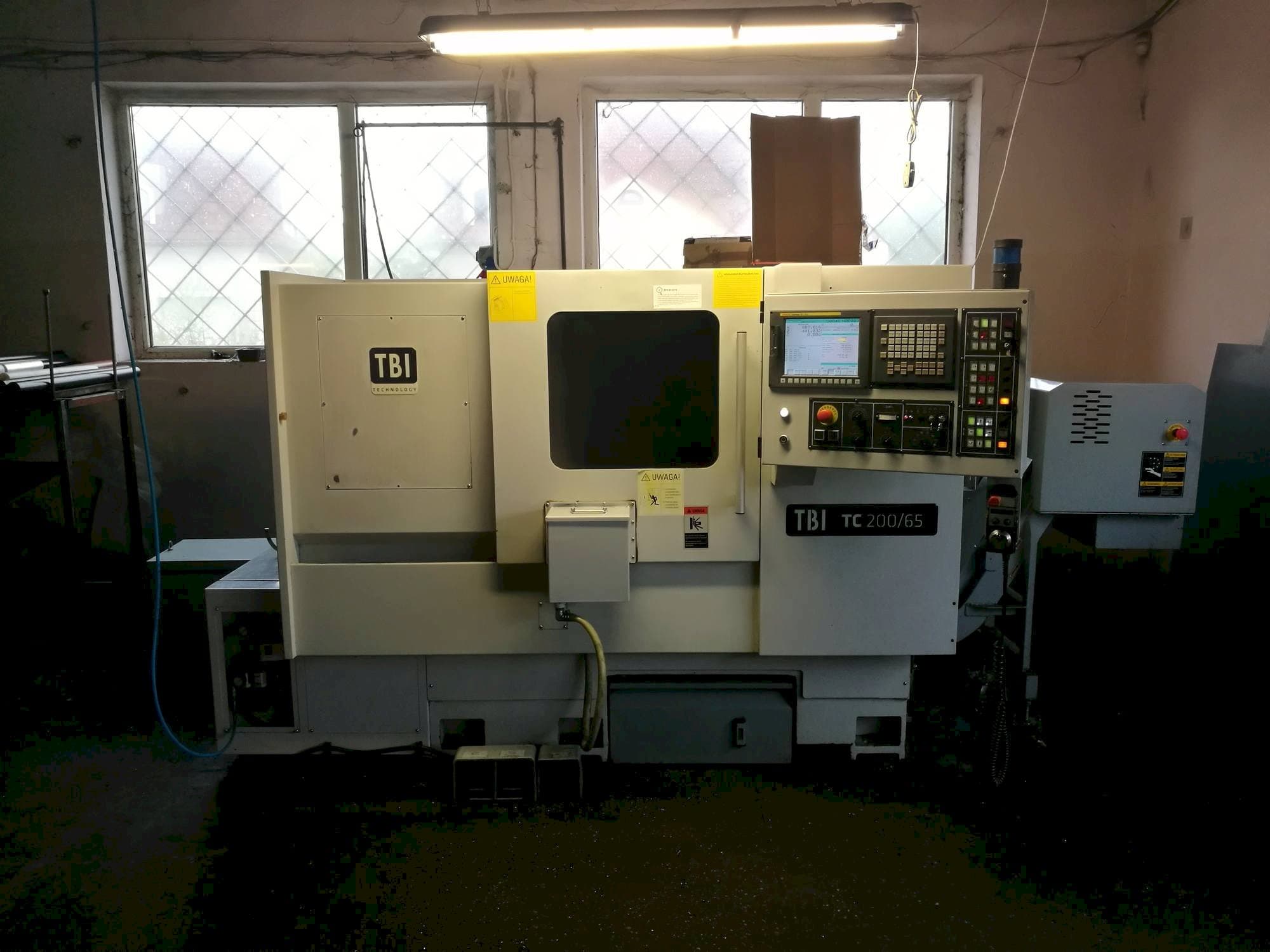 Widok z przodu maszyny TBI TC 200-65MC
