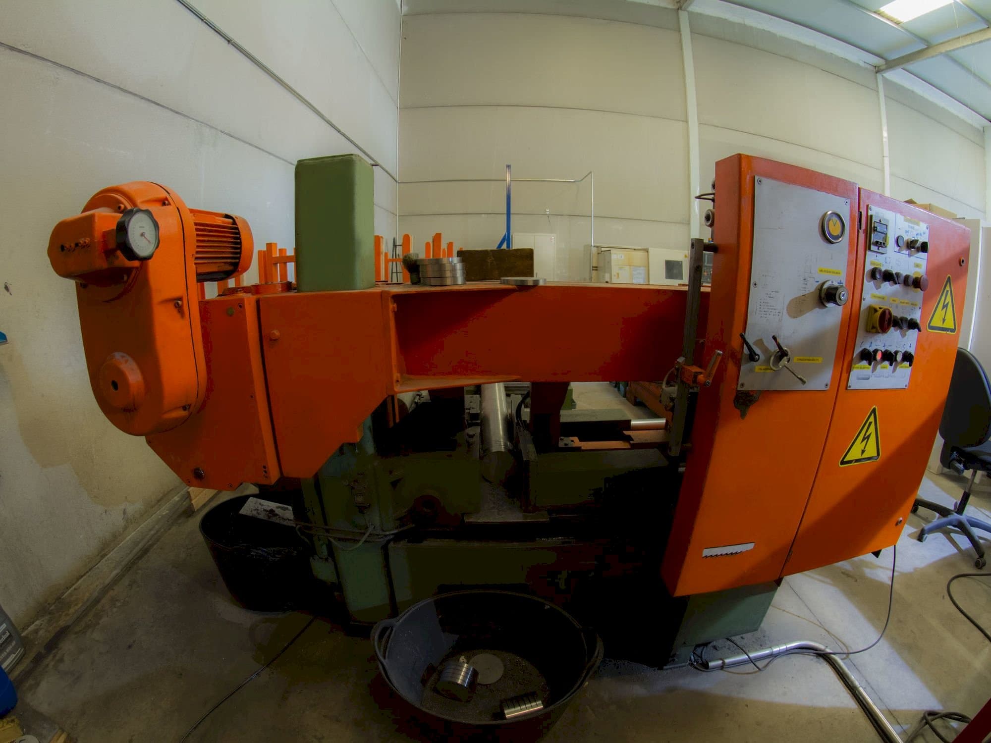 Widok z przodu maszyny KASTO HBA 340 AU