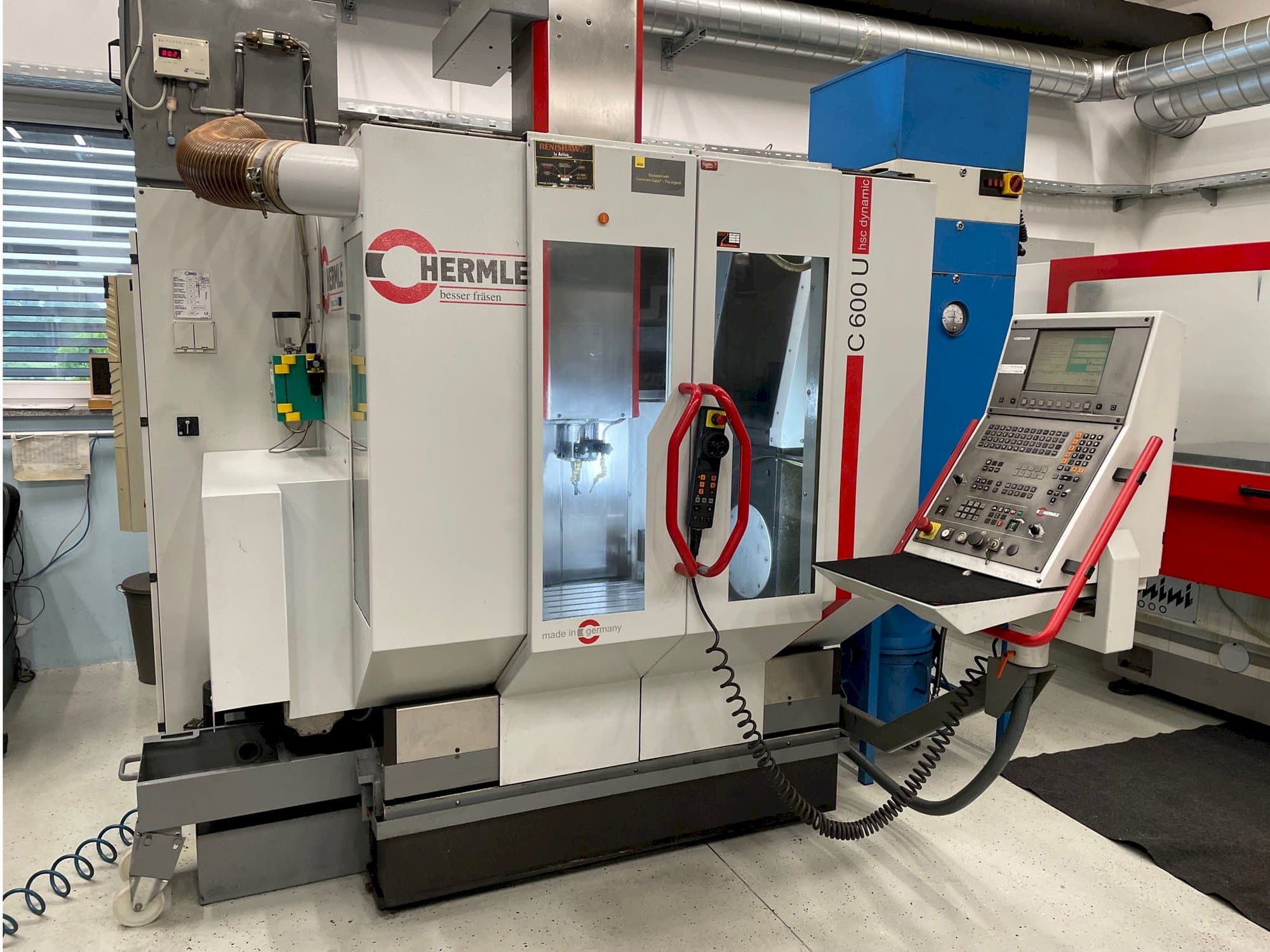 Widok z przodu maszyny HERMLE C600U
