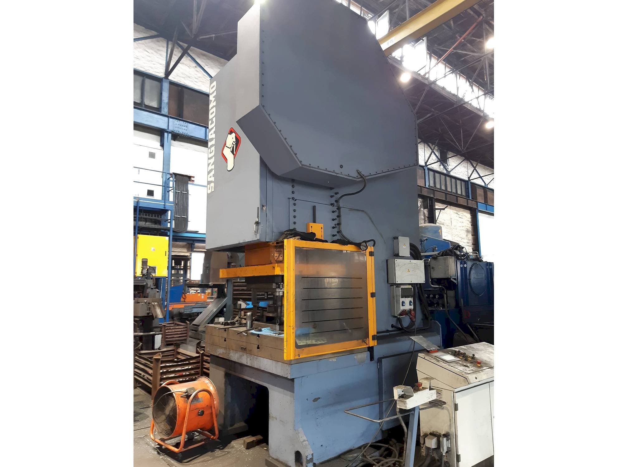 Widok z przodu maszyny Sangiacomo T.450 RCE