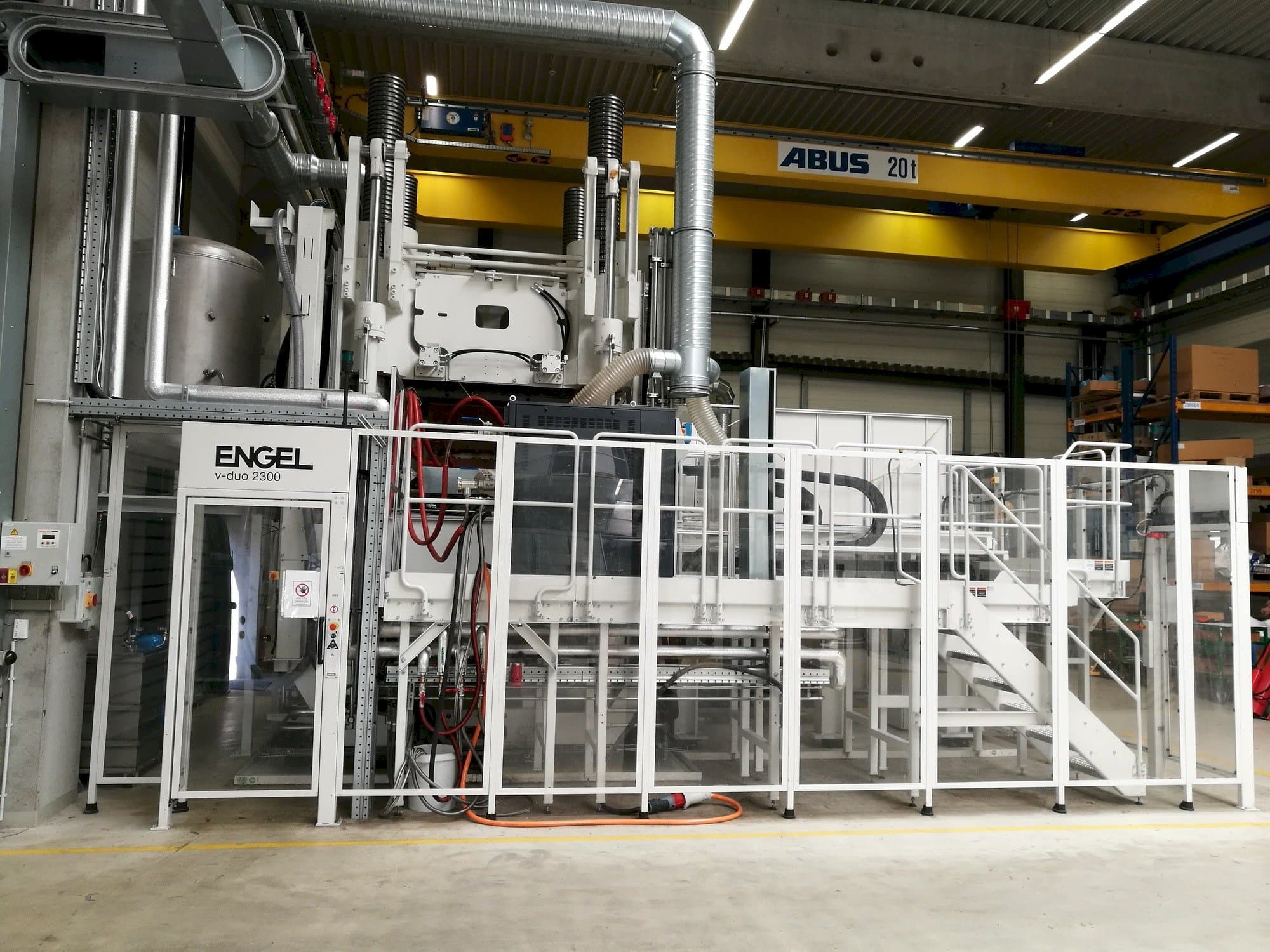 Widok z przodu maszyny ENGEL V-Duo 2300